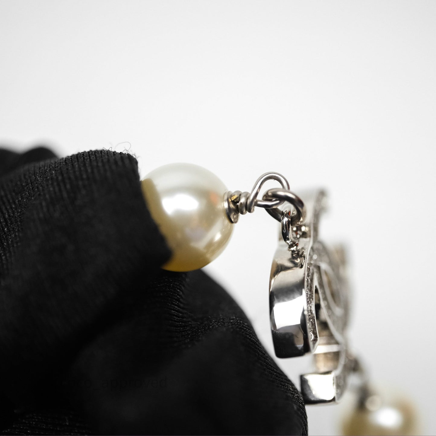 Chanel Crystal CC Pearl Necklace Sliver Tone 25V