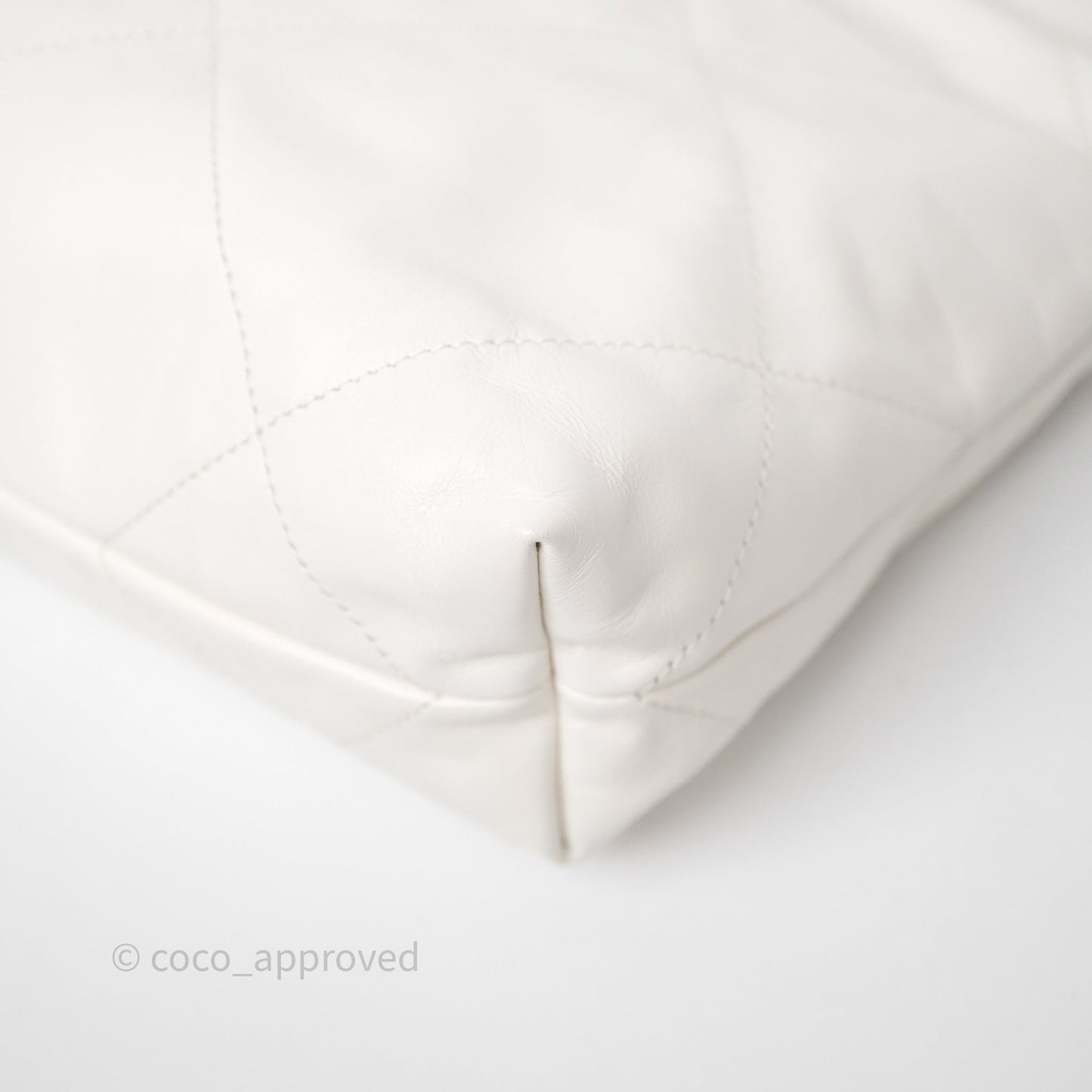 Chanel 22 Small White Shiny Crumpled Calfskin Aged Gold Hardware