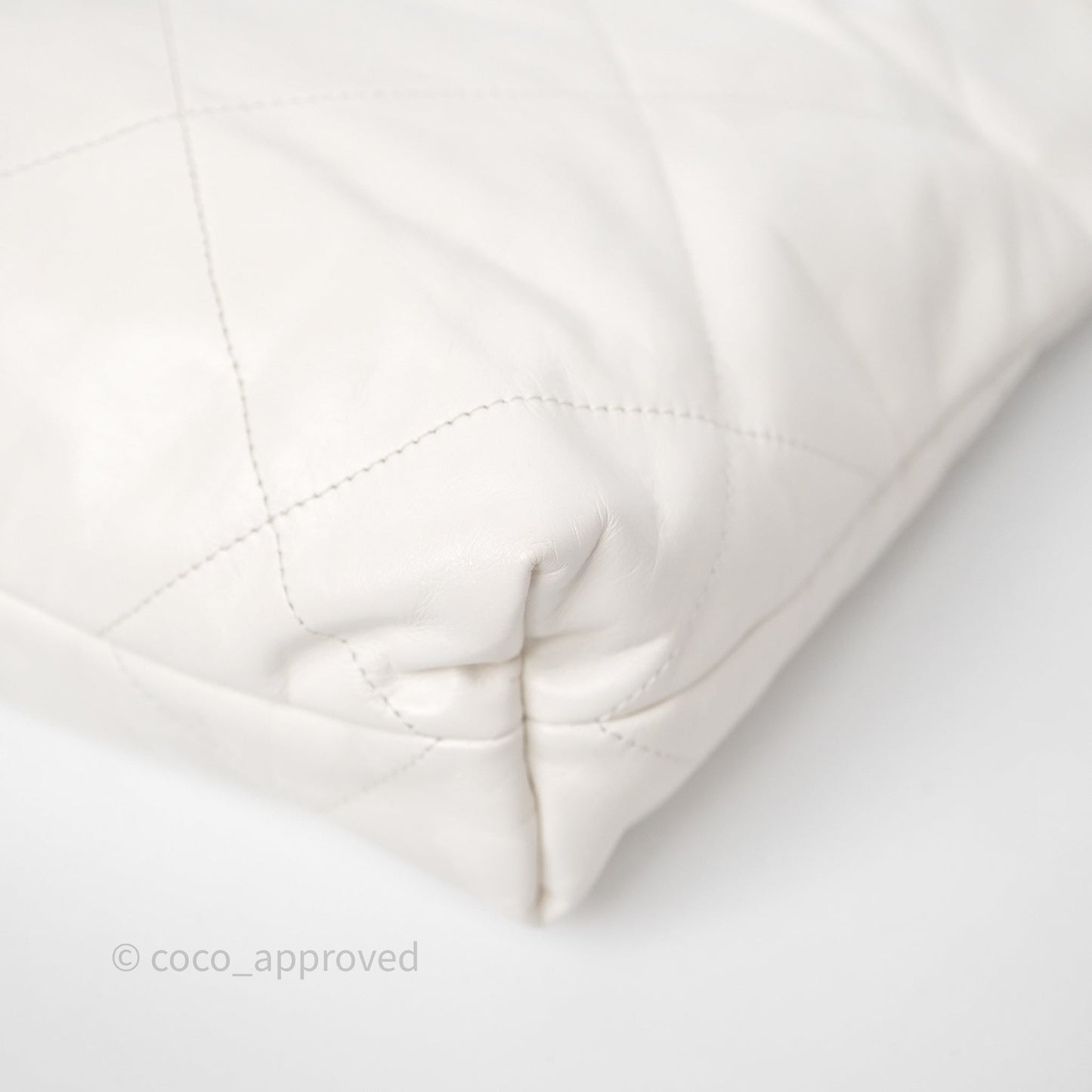 Chanel 22 Small White Shiny Crumpled Calfskin Aged Gold Hardware