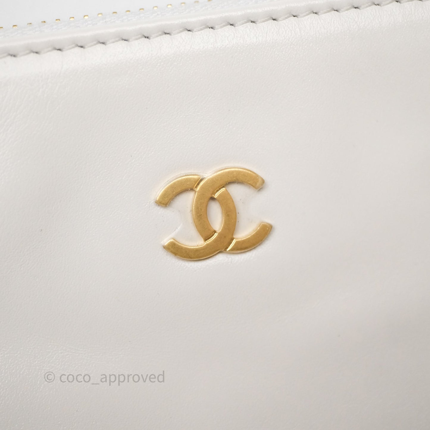 Chanel 22 Small White Shiny Crumpled Calfskin Aged Gold Hardware
