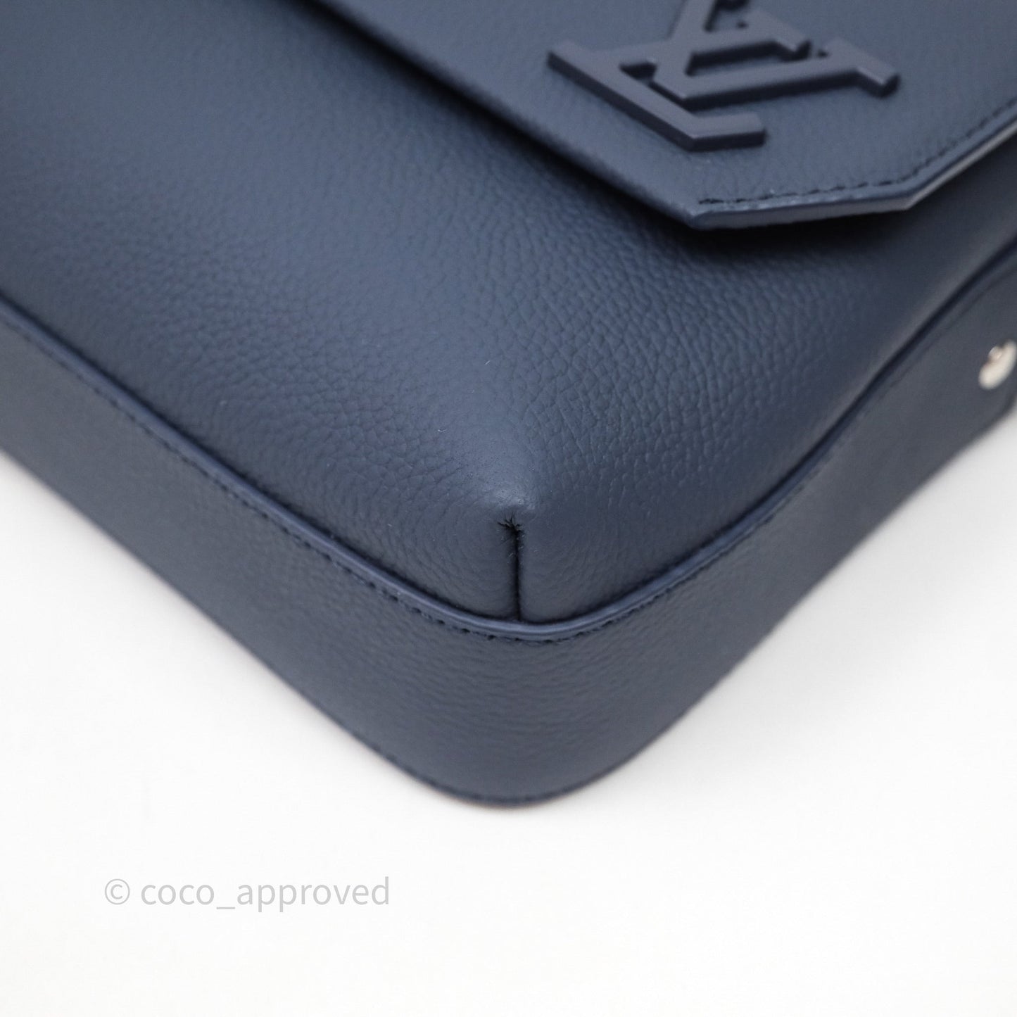 Louis Vuitton Fastline Messenger Blue
