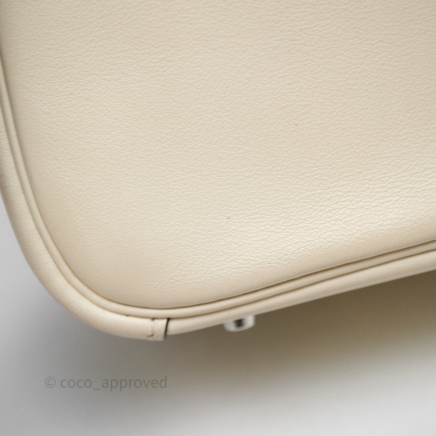Hermes Mini Lindy Veau Swift Nata I2/ Sesame 2S Palladium Hardware