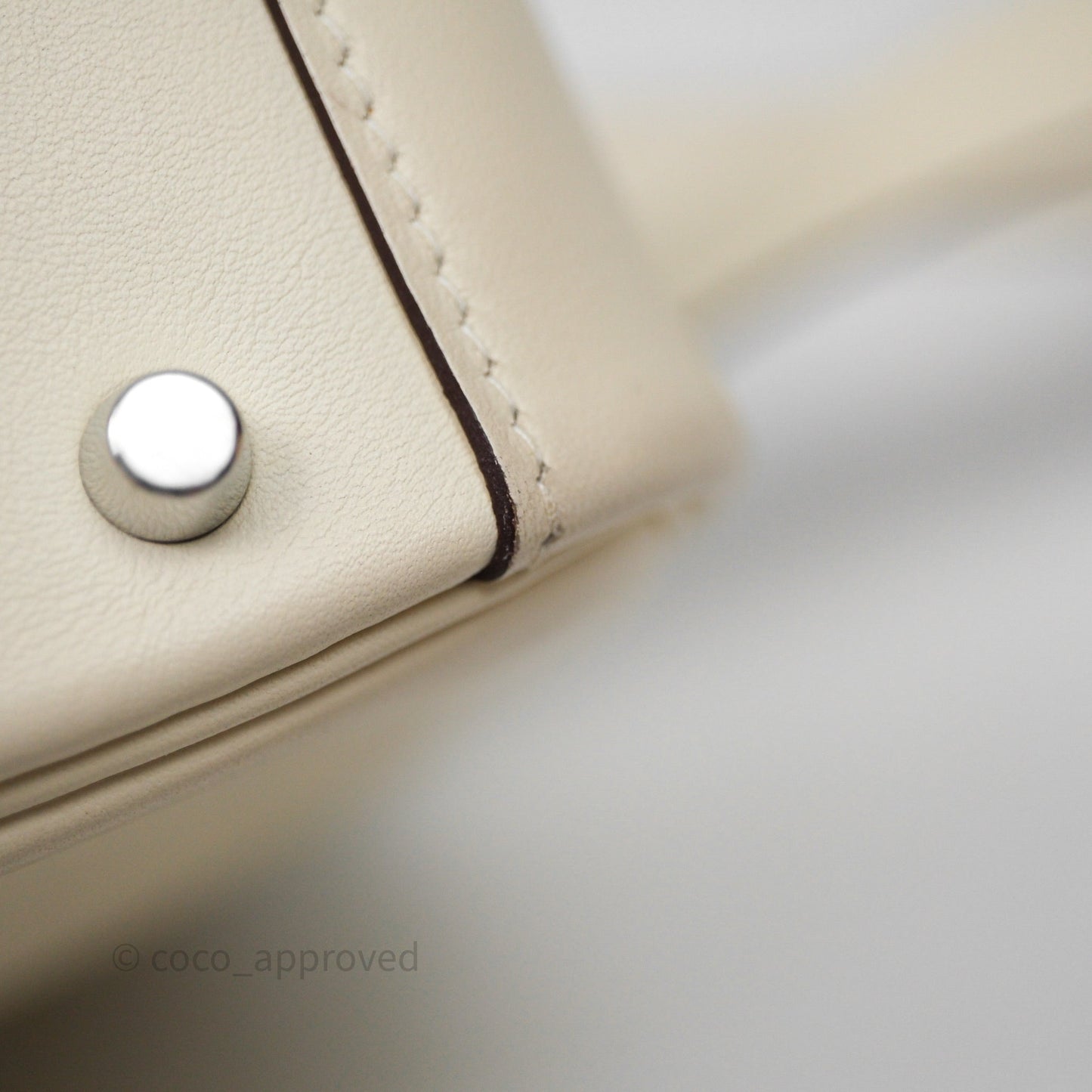 Hermes Mini Lindy Veau Swift Nata I2/ Sesame 2S Palladium Hardware