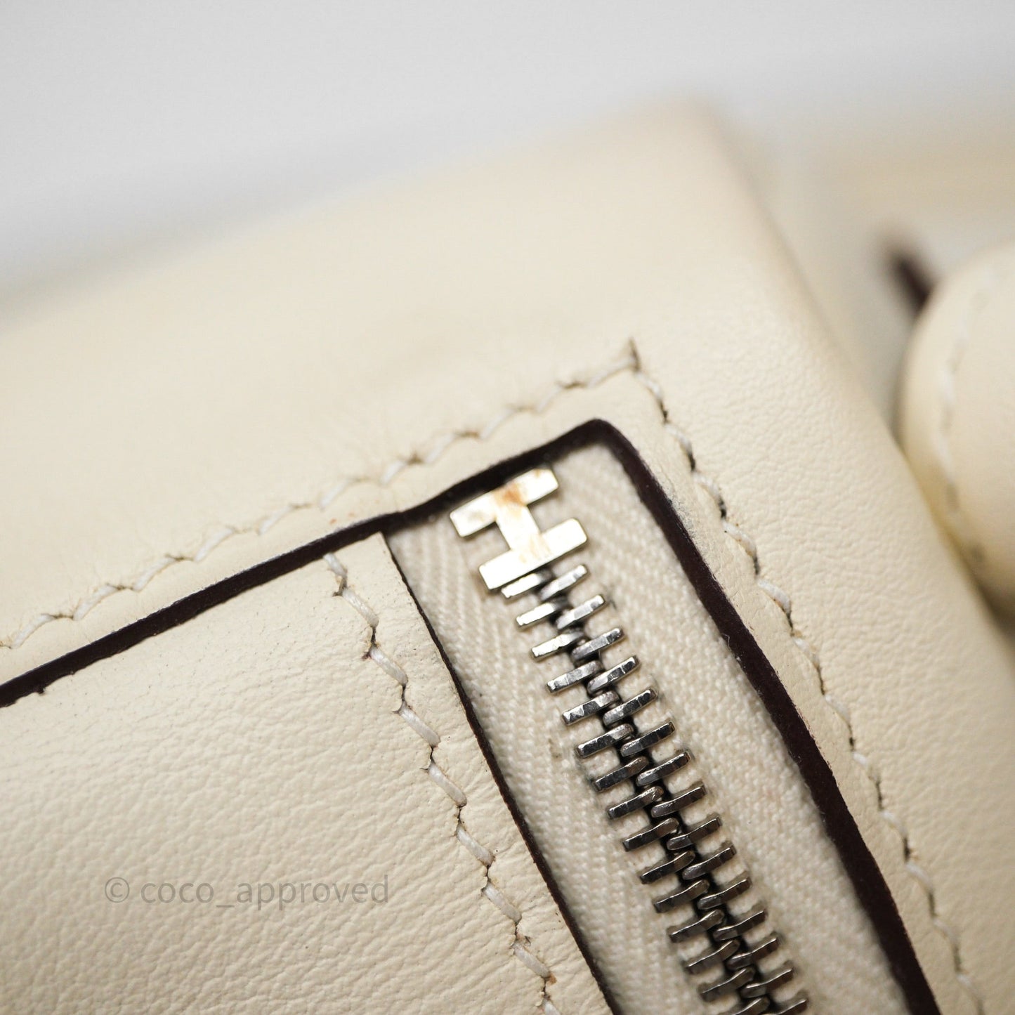 Hermes Mini Lindy Veau Swift Nata I2/ Sesame 2S Palladium Hardware