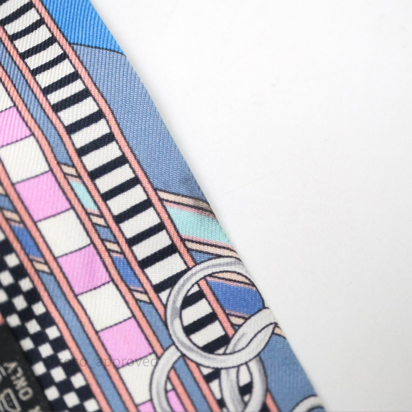 Hermès Brides et Gris-Gris Silk Twilly
