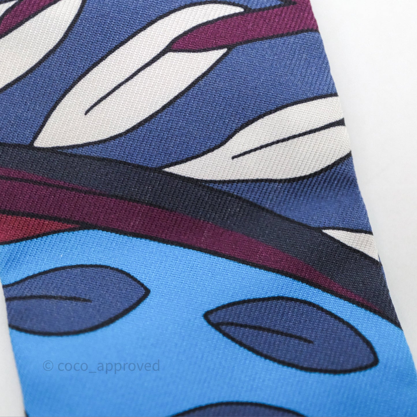 Hermès "Le Jardin de la Maharani" Silk Twilly Bleu