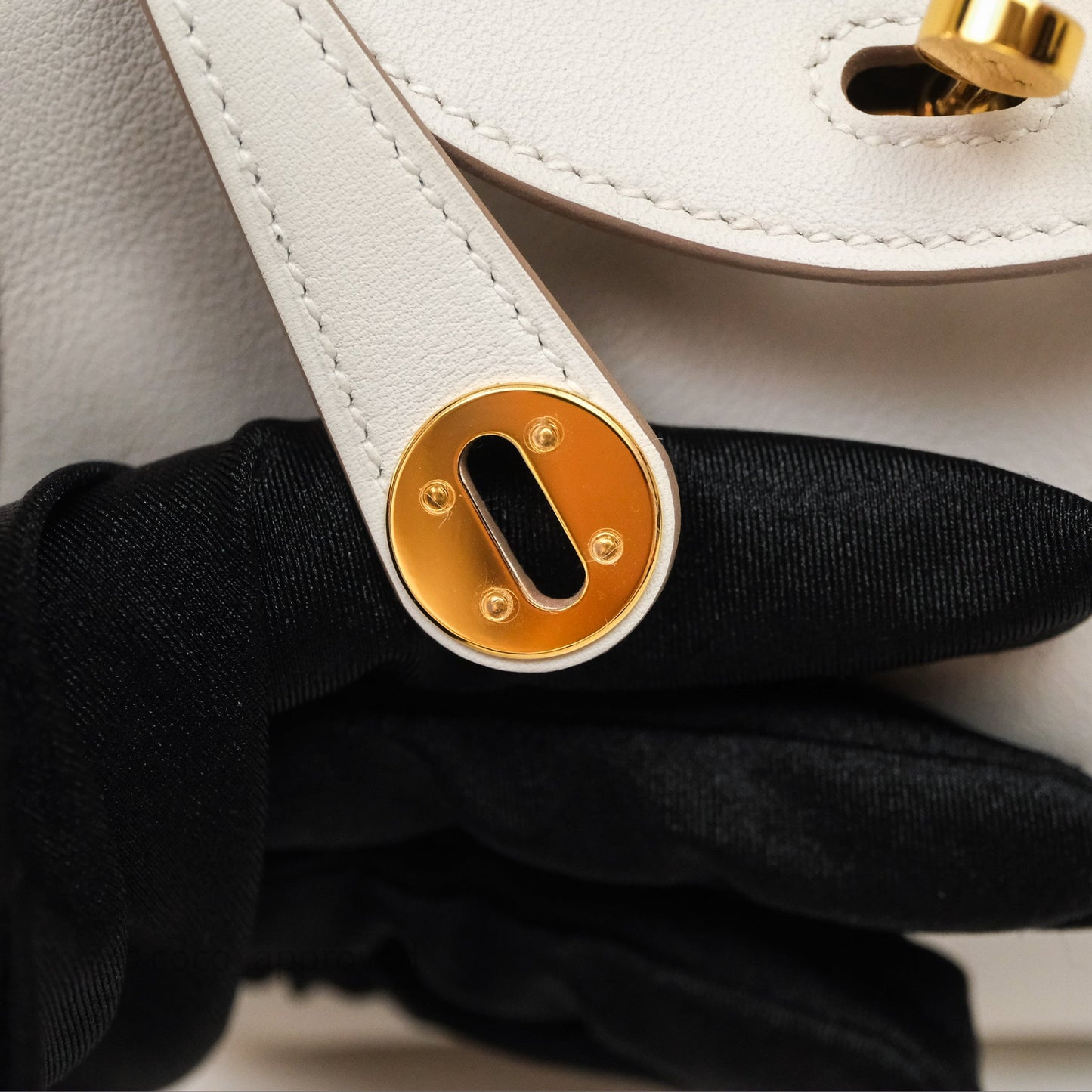 Hermès Mini Lindy 20 Gris Pale M4/ Gris Meyer 0L Swift Gold Hardware