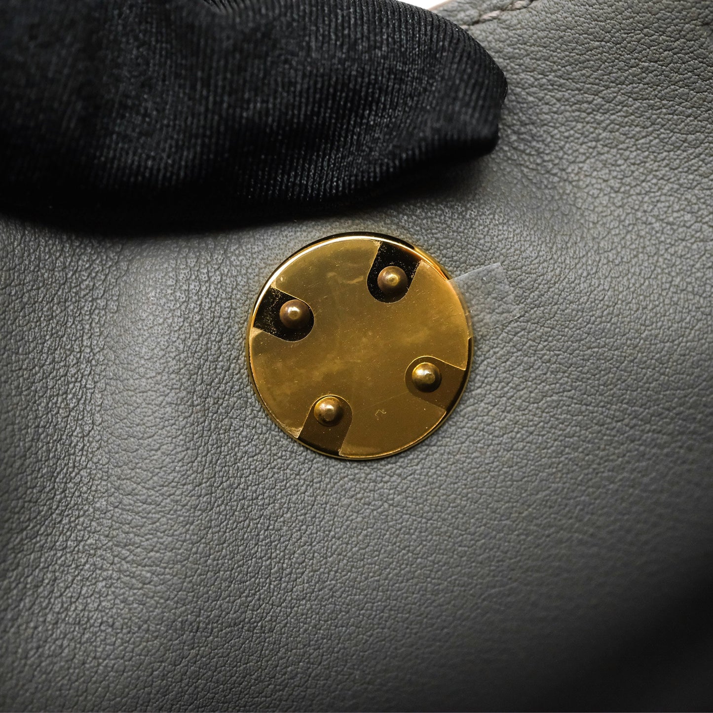 Hermès Mini Lindy 20 Gris Pale M4/ Gris Meyer 0L Swift Gold Hardware