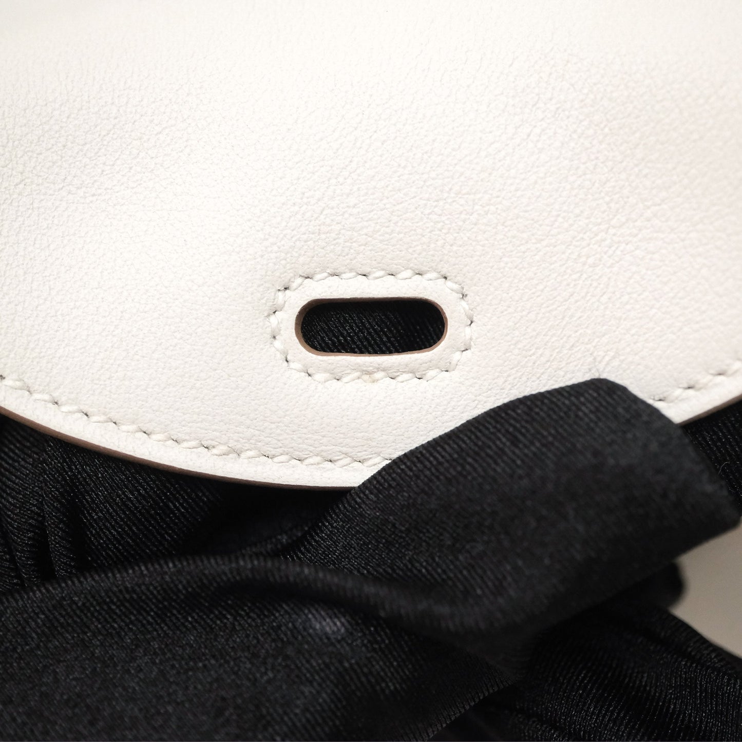 Hermès Mini Lindy 20 Gris Pale M4/ Gris Meyer 0L Swift Gold Hardware