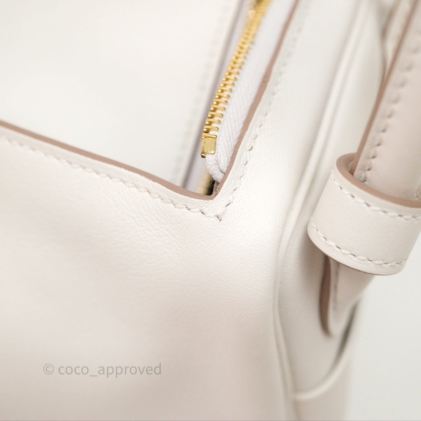 Hermès Mini Lindy 20 Gris Pale M4/ Gris Meyer 0L Swift Gold Hardware