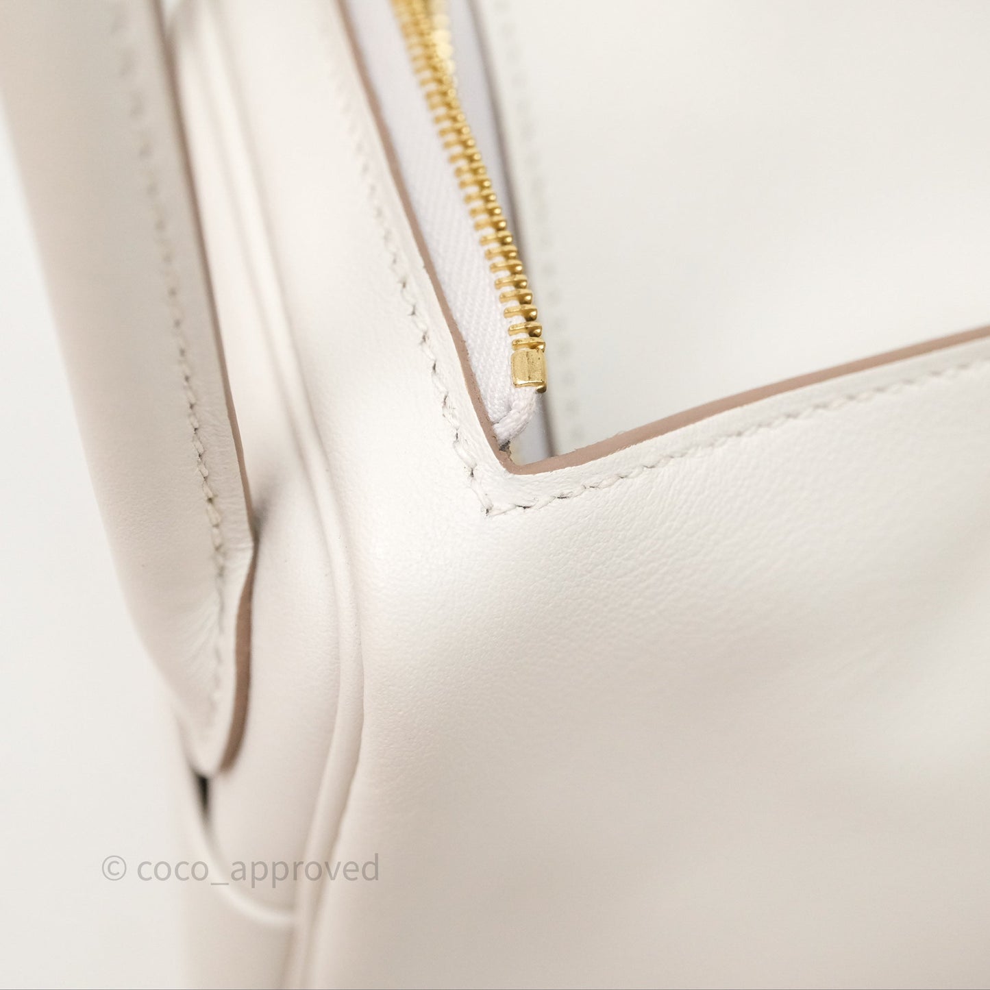 Hermès Mini Lindy 20 Gris Pale M4/ Gris Meyer 0L Swift Gold Hardware