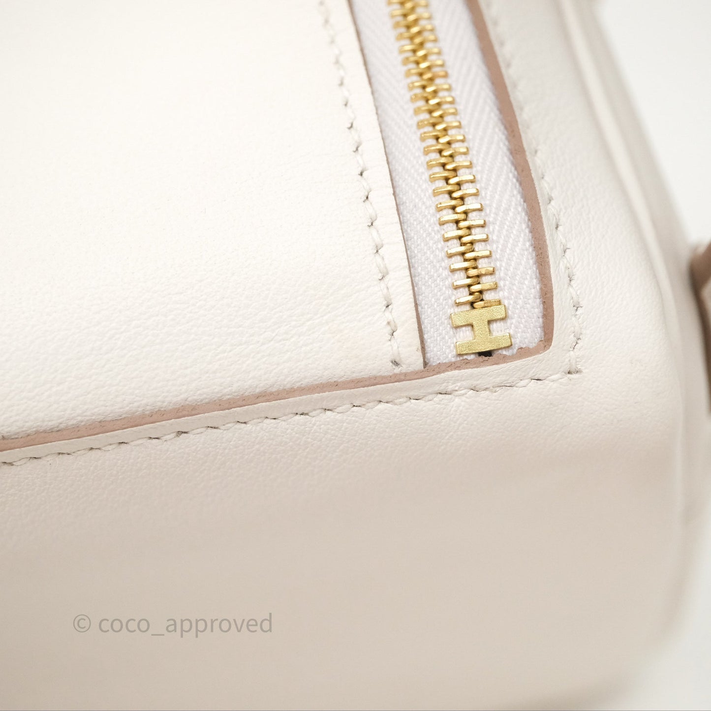 Hermès Mini Lindy 20 Gris Pale M4/ Gris Meyer 0L Swift Gold Hardware