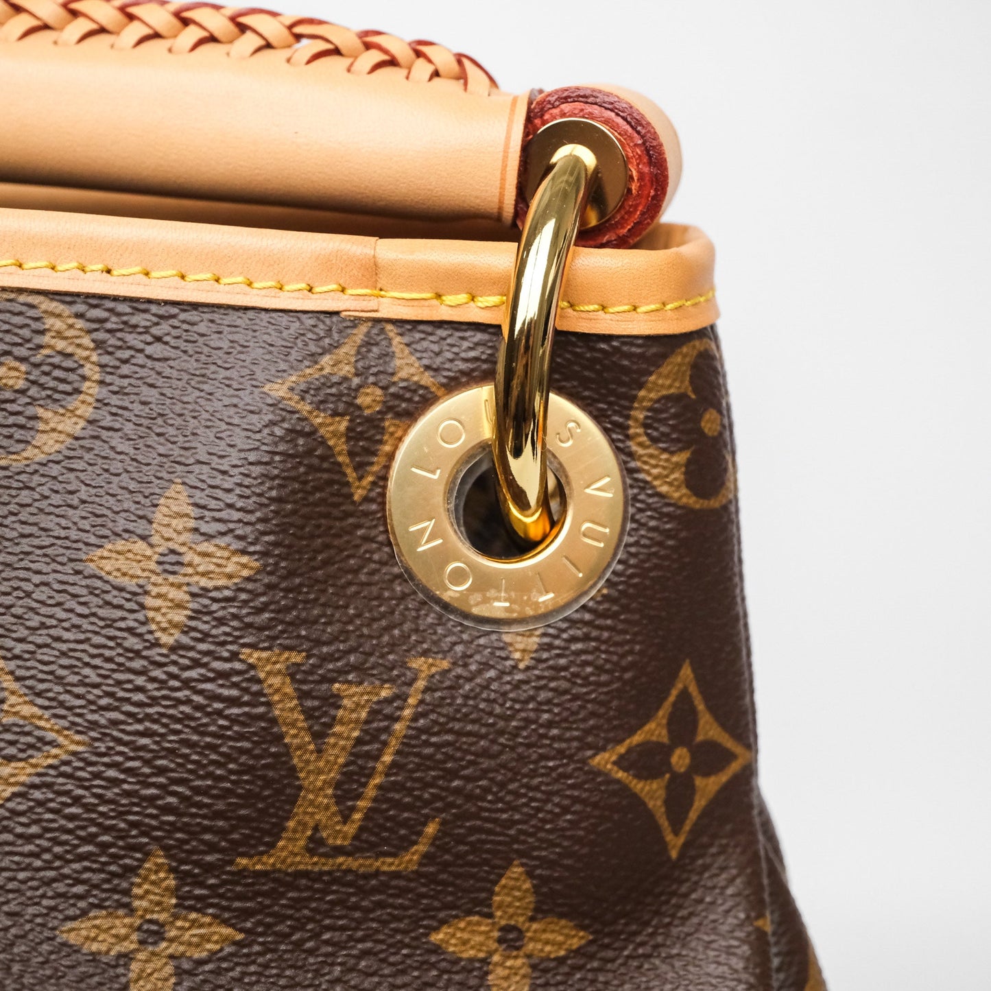 Louis Vuitton Artsy Monogram MM