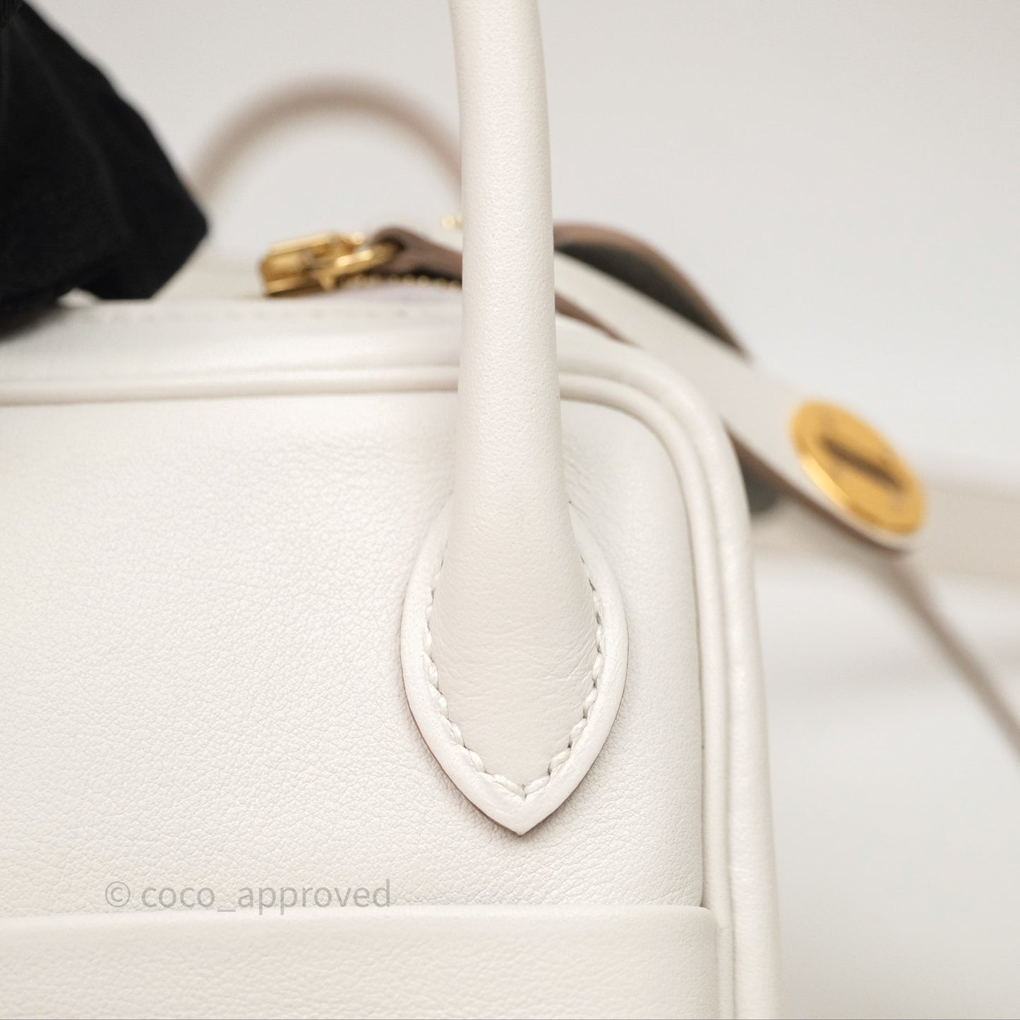 Hermès Mini Lindy 20 Gris Pale M4/ Gris Meyer 0L Swift Gold Hardware
