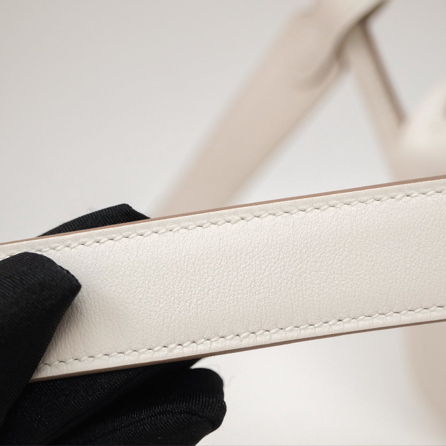 Hermès Mini Lindy 20 Gris Pale M4/ Gris Meyer 0L Swift Gold Hardware