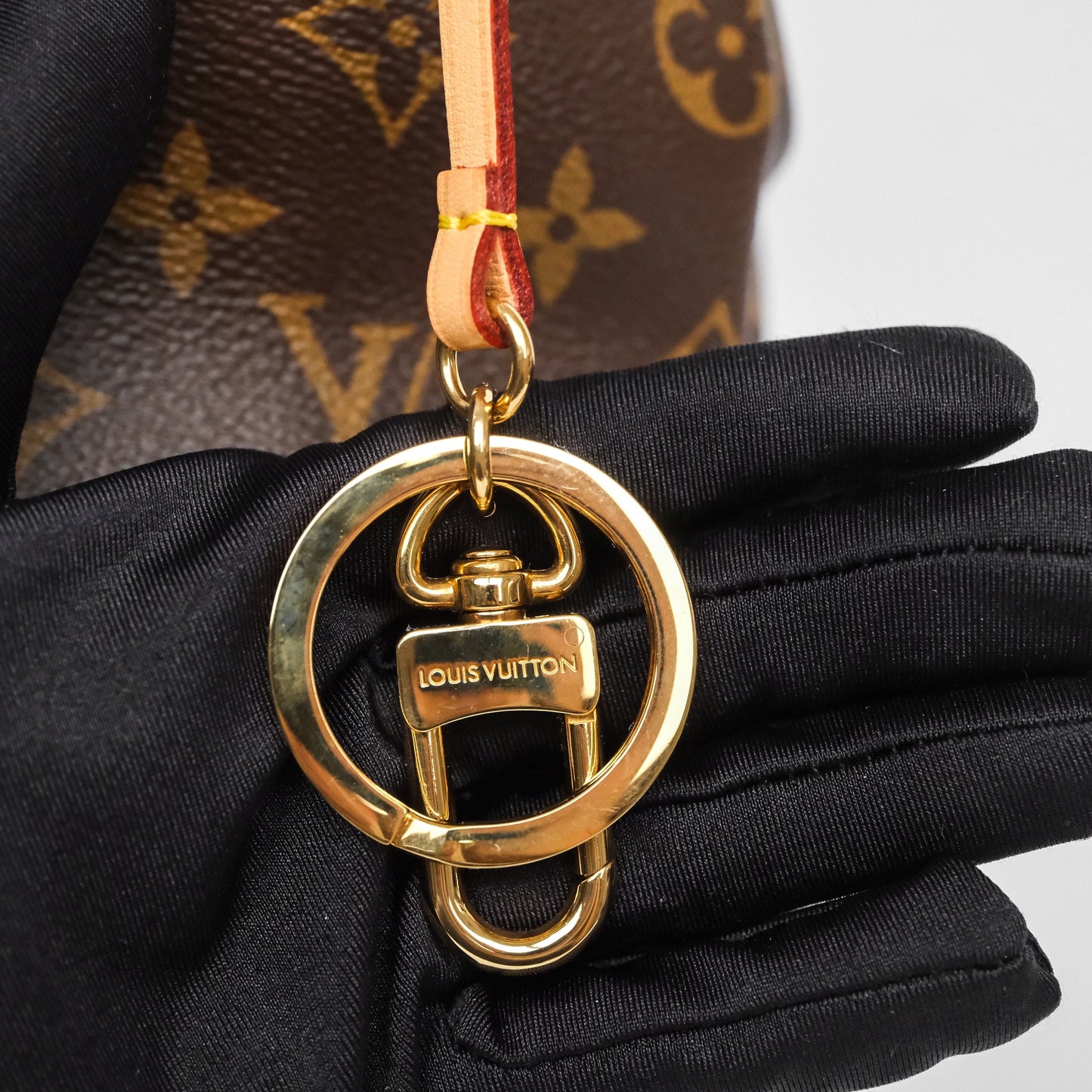 Louis Vuitton Artsy Monogram MM