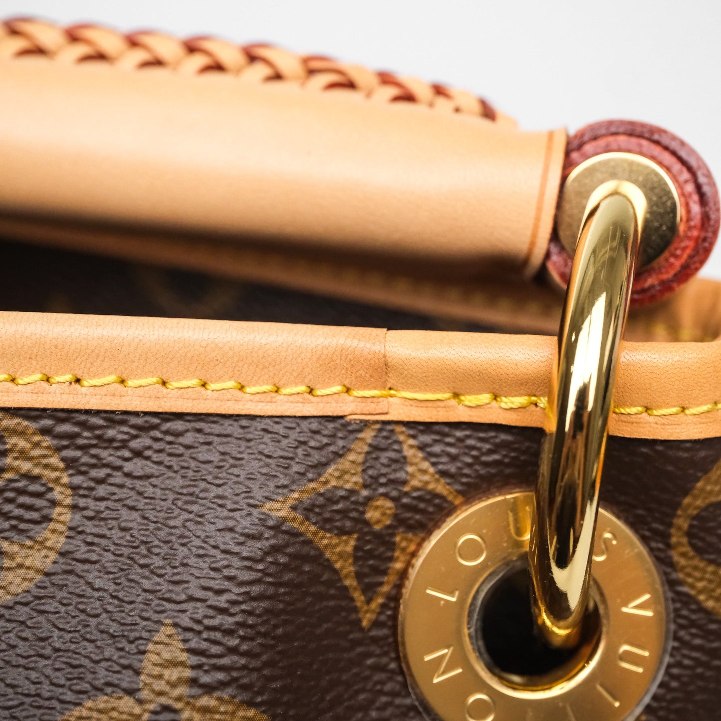 Louis Vuitton Artsy Monogram MM
