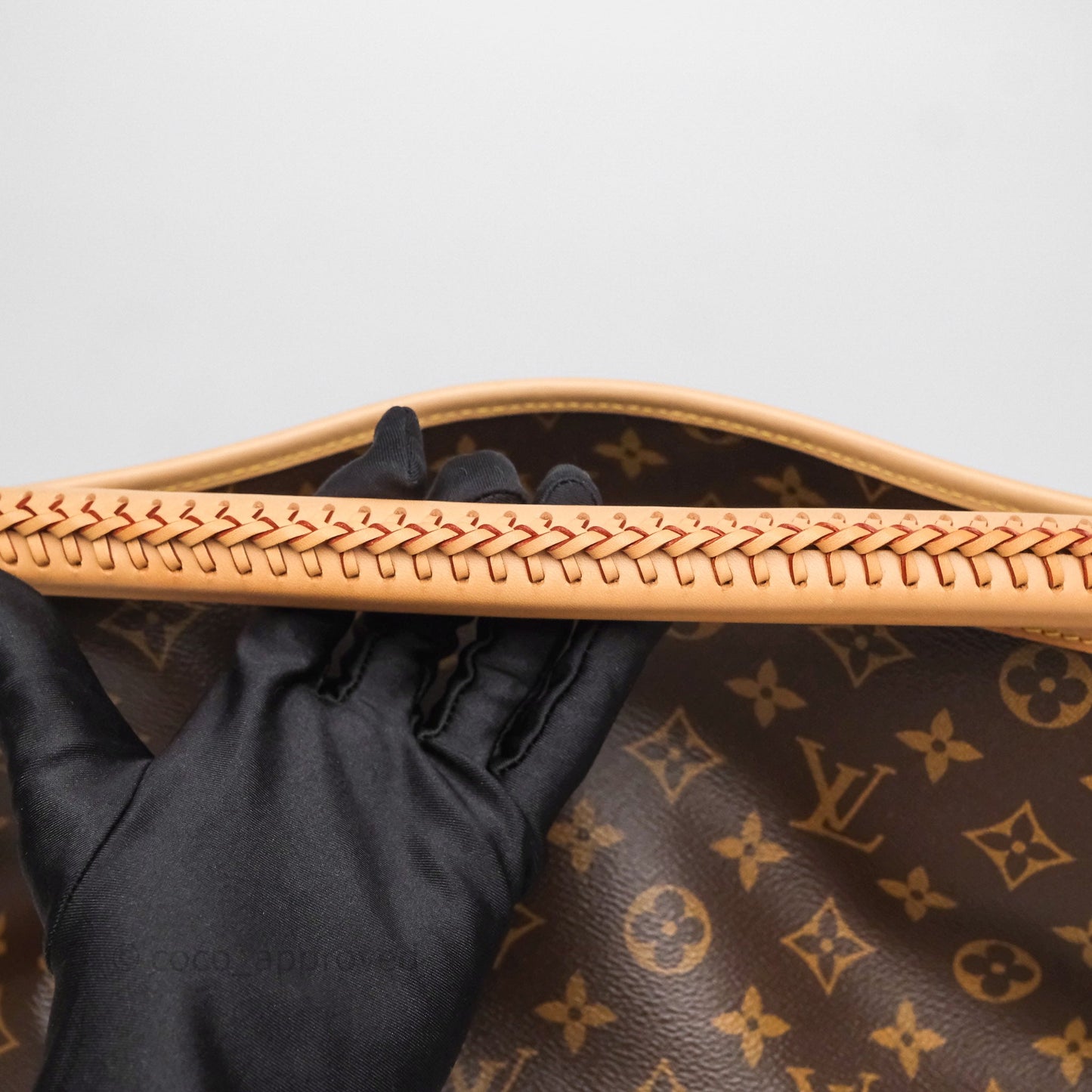 Louis Vuitton Artsy Monogram MM
