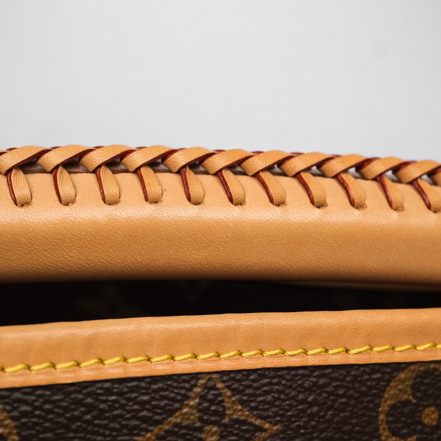 Louis Vuitton Artsy Monogram MM