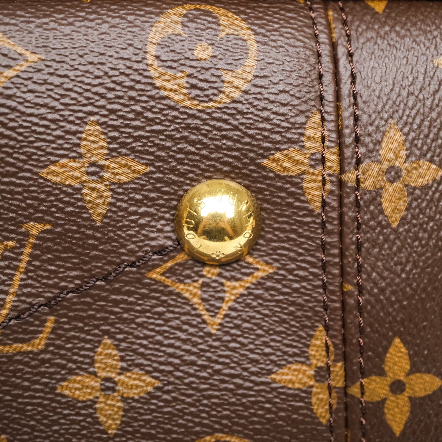 Louis Vuitton Artsy Monogram MM