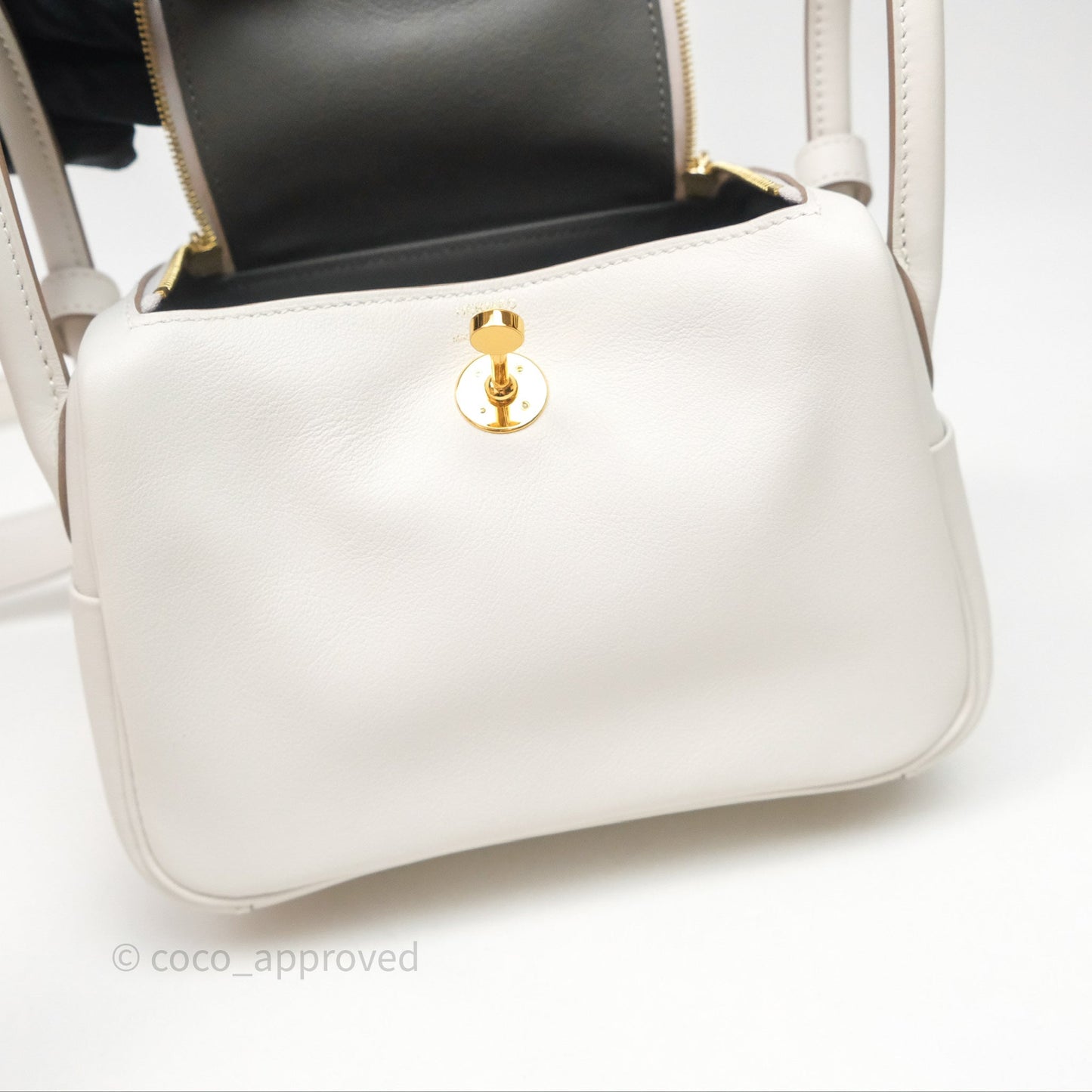 Hermès Mini Lindy 20 Gris Pale M4/ Gris Meyer 0L Swift Gold Hardware