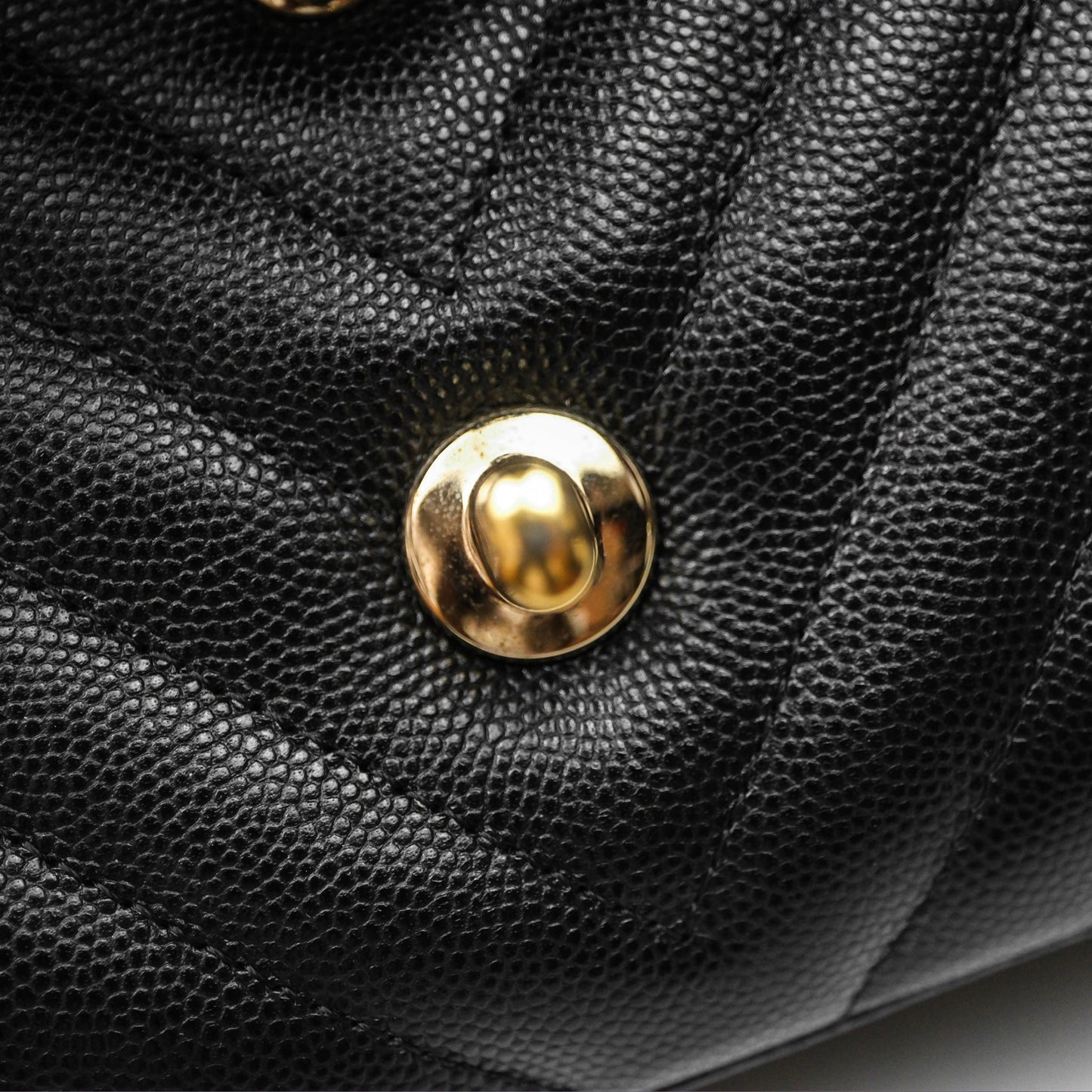 Chanel Classic M/L Medium Flap Chevron Black Caviar Gold Hardware