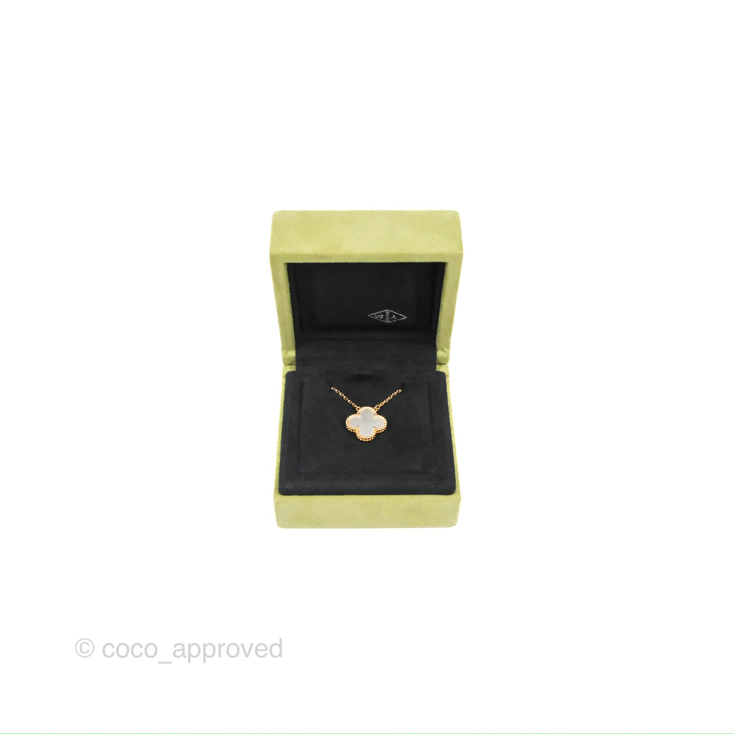 Van Cleef & Arpels Vintage Alhambra Pendant White Mother-of-pearl Yellow Gold