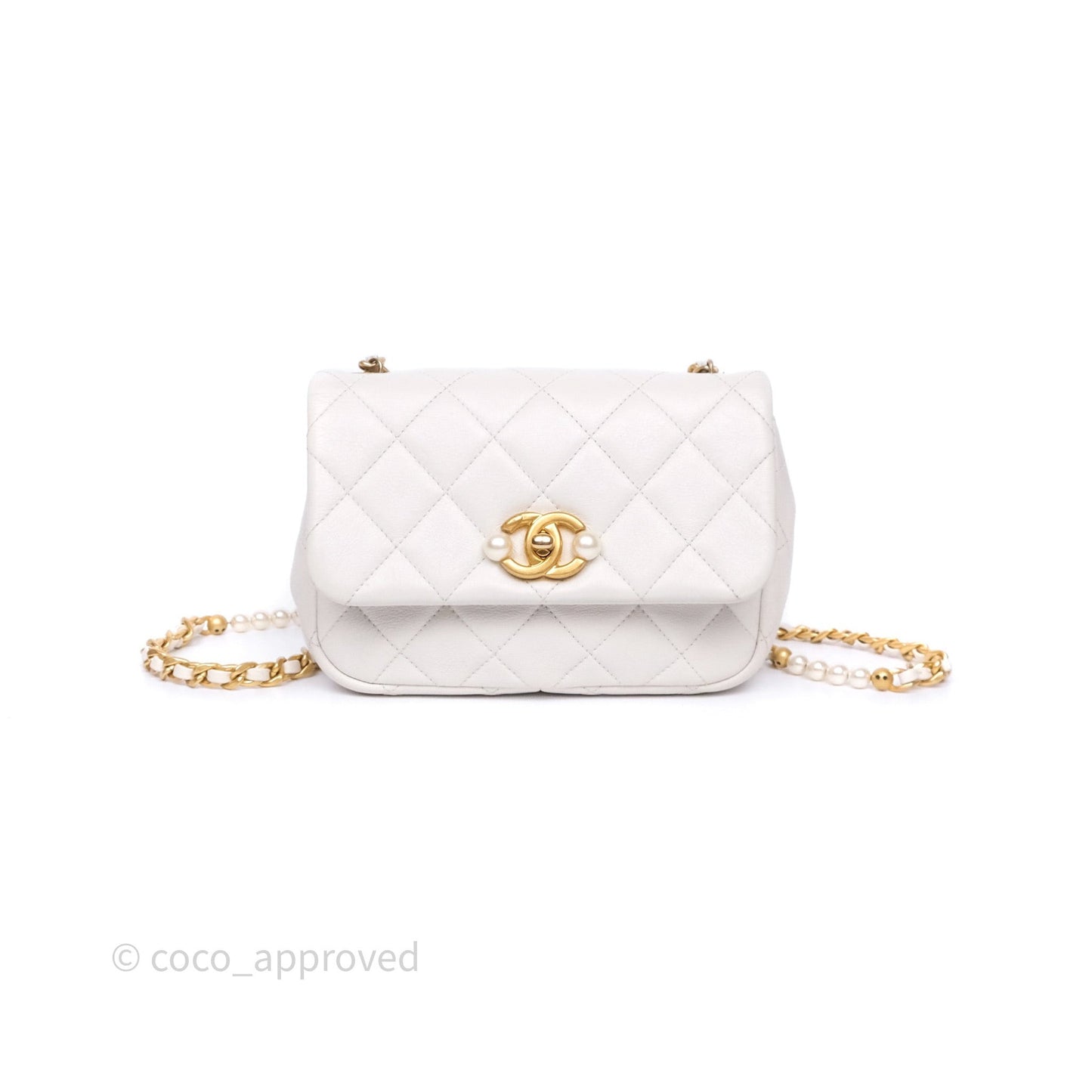 Chanel Quilted Pearl Flap Bag White Shiny Crumpled Calfskin Aged Gold Hardware 22C