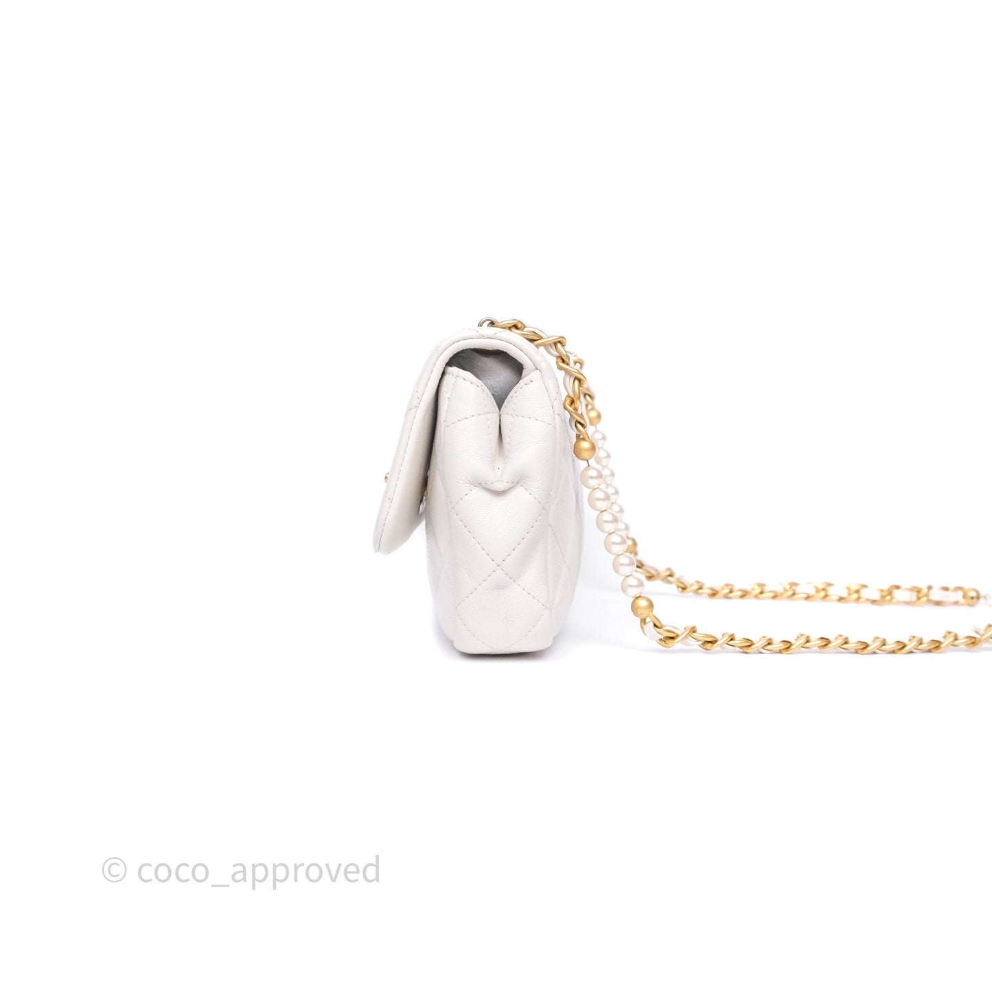 Chanel Quilted Pearl Flap Bag White Shiny Crumpled Calfskin Aged Gold Hardware 22C