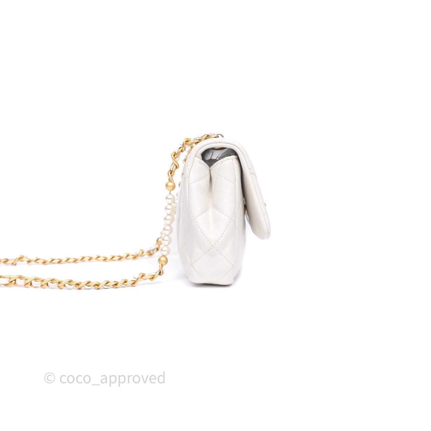 Chanel Quilted Pearl Flap Bag White Shiny Crumpled Calfskin Aged Gold Hardware 22C