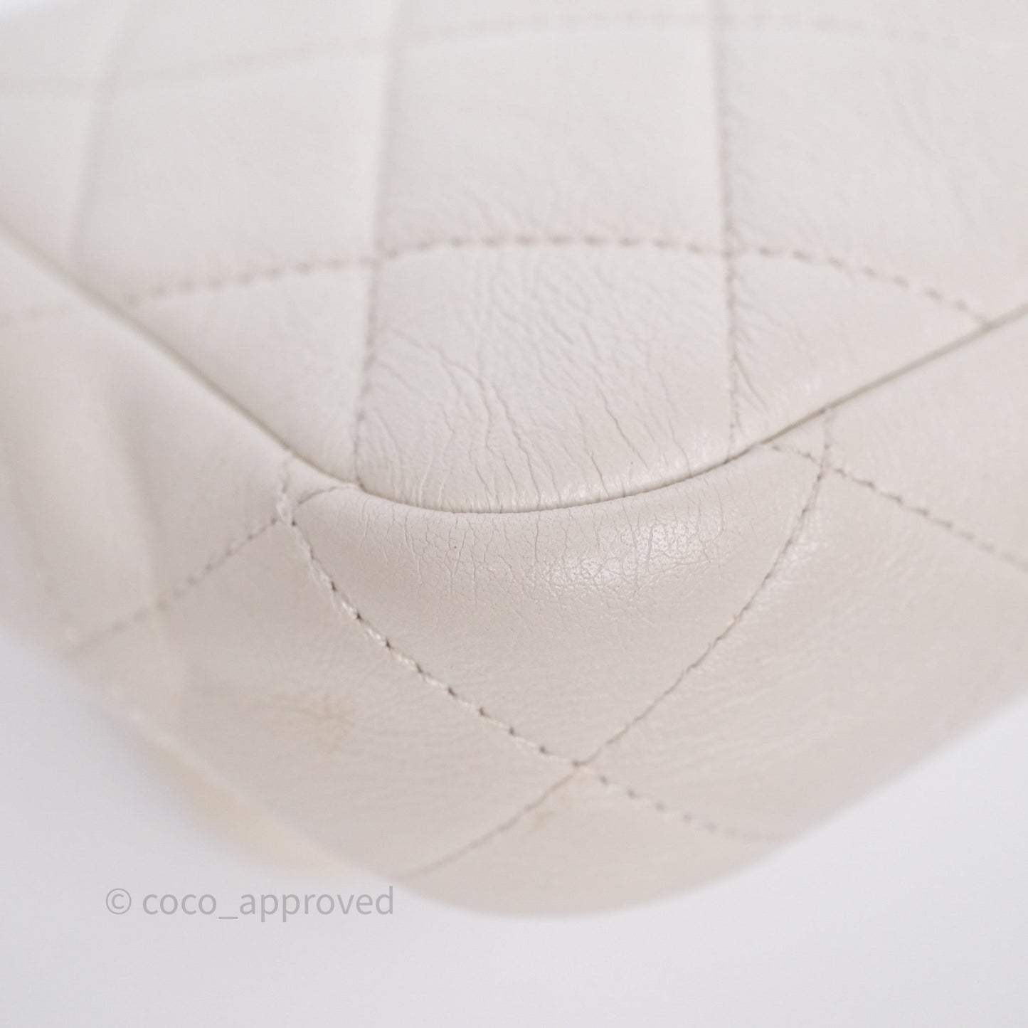 Chanel Quilted Pearl Flap Bag White Shiny Crumpled Calfskin Aged Gold Hardware 22C