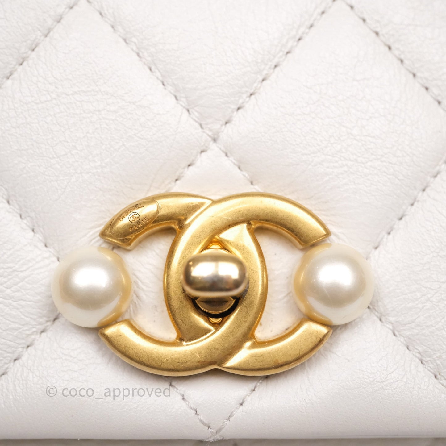 Chanel Quilted Pearl Flap Bag White Shiny Crumpled Calfskin Aged Gold Hardware 22C