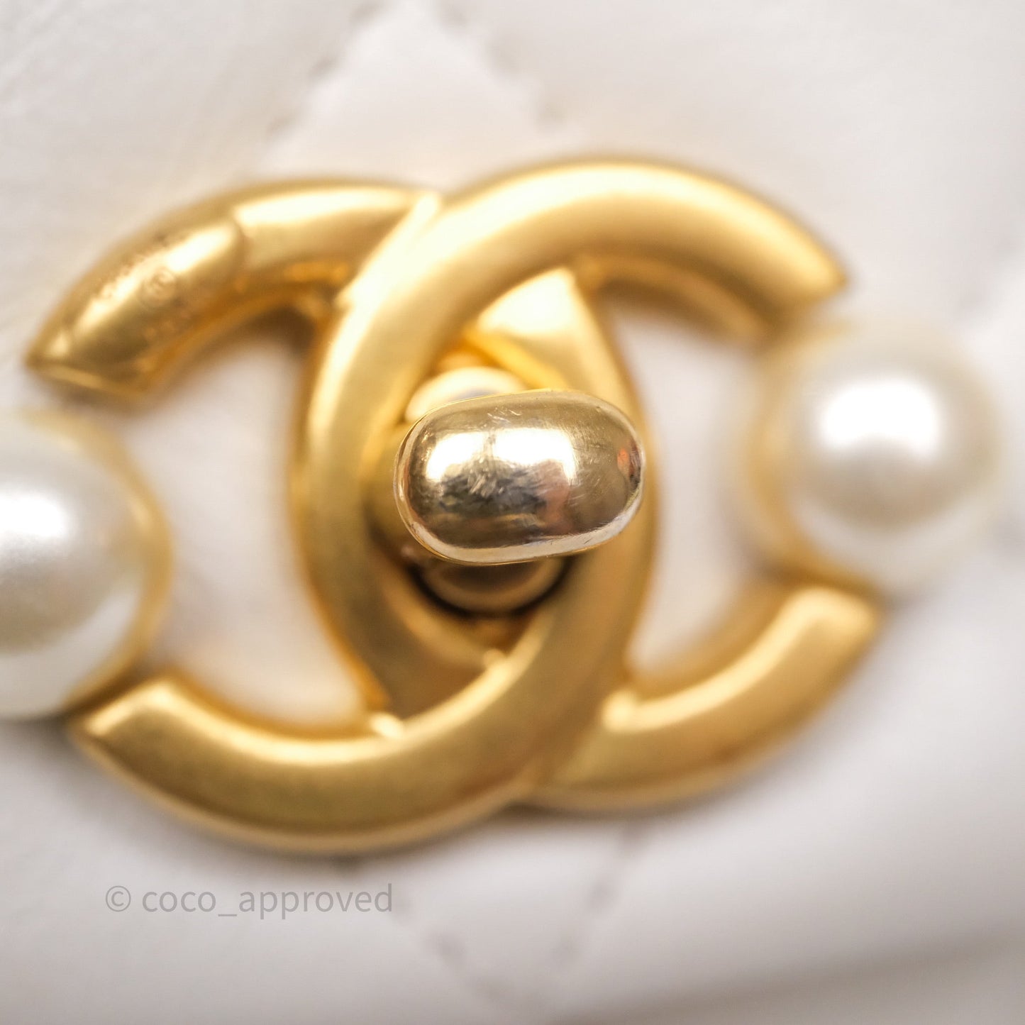 Chanel Quilted Pearl Flap Bag White Shiny Crumpled Calfskin Aged Gold Hardware 22C