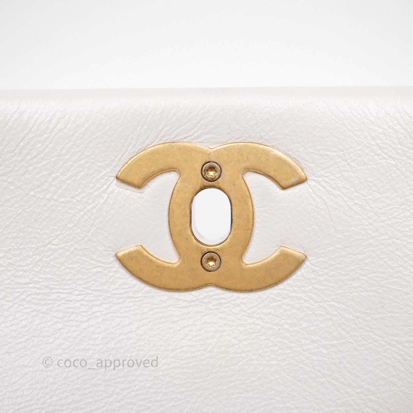 Chanel Quilted Pearl Flap Bag White Shiny Crumpled Calfskin Aged Gold Hardware 22C