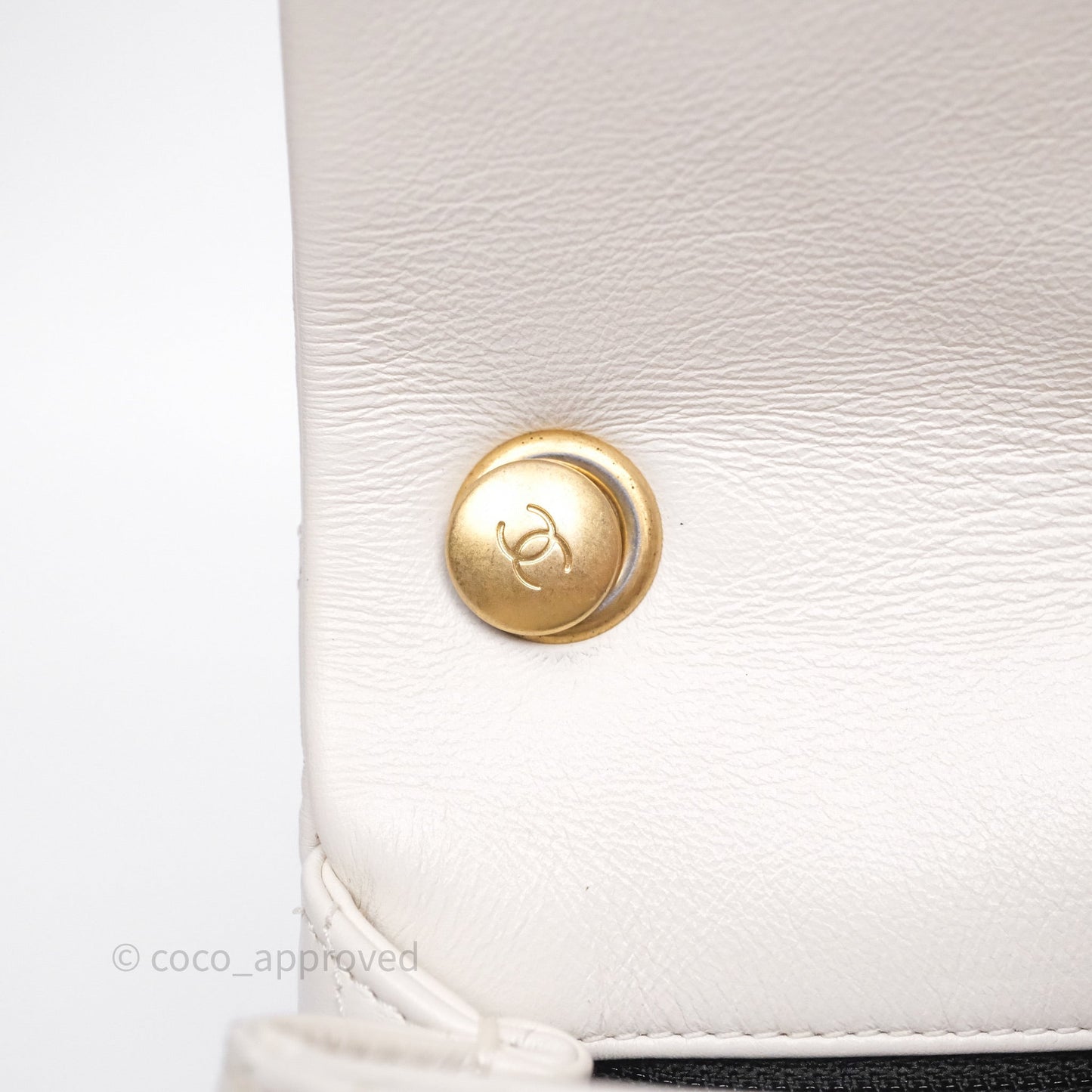 Chanel Quilted Pearl Flap Bag White Shiny Crumpled Calfskin Aged Gold Hardware 22C