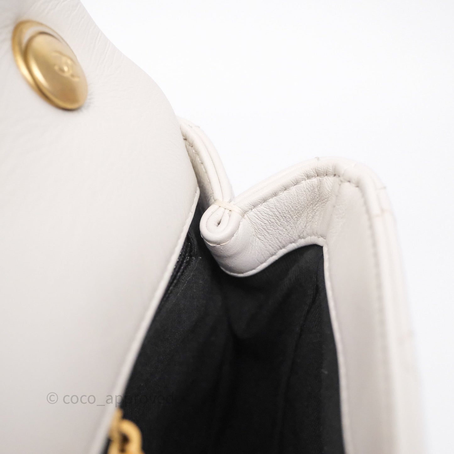 Chanel Quilted Pearl Flap Bag White Shiny Crumpled Calfskin Aged Gold Hardware 22C