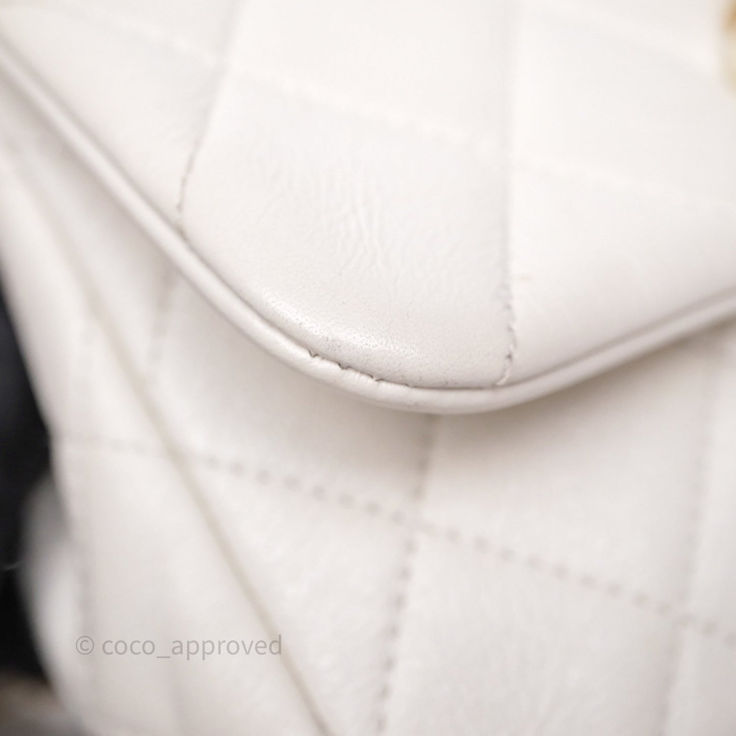 Chanel Quilted Pearl Flap Bag White Shiny Crumpled Calfskin Aged Gold Hardware 22C