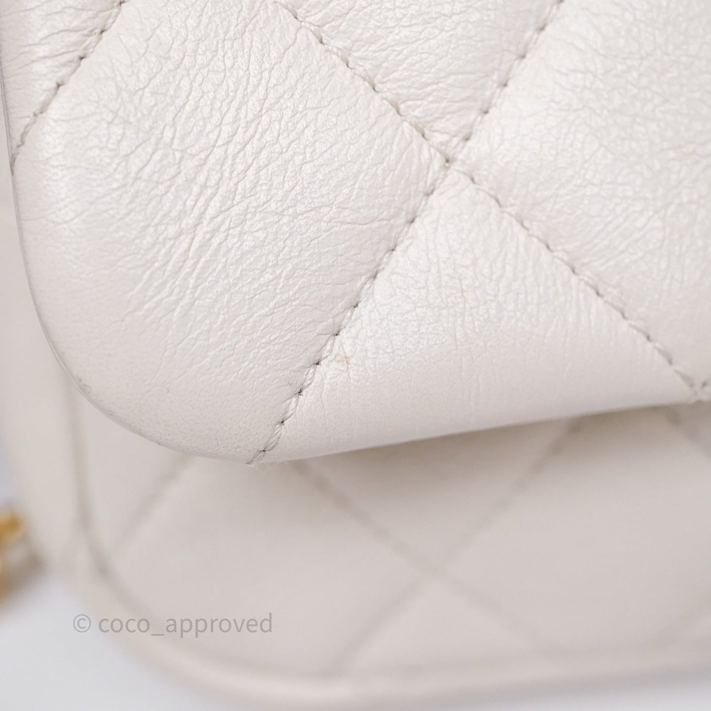 Chanel Quilted Pearl Flap Bag White Shiny Crumpled Calfskin Aged Gold Hardware 22C