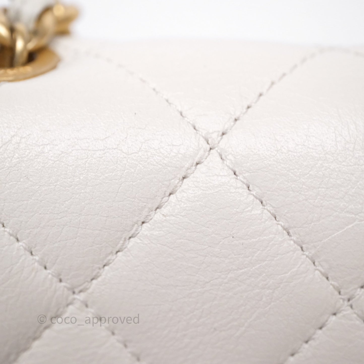 Chanel Quilted Pearl Flap Bag White Shiny Crumpled Calfskin Aged Gold Hardware 22C