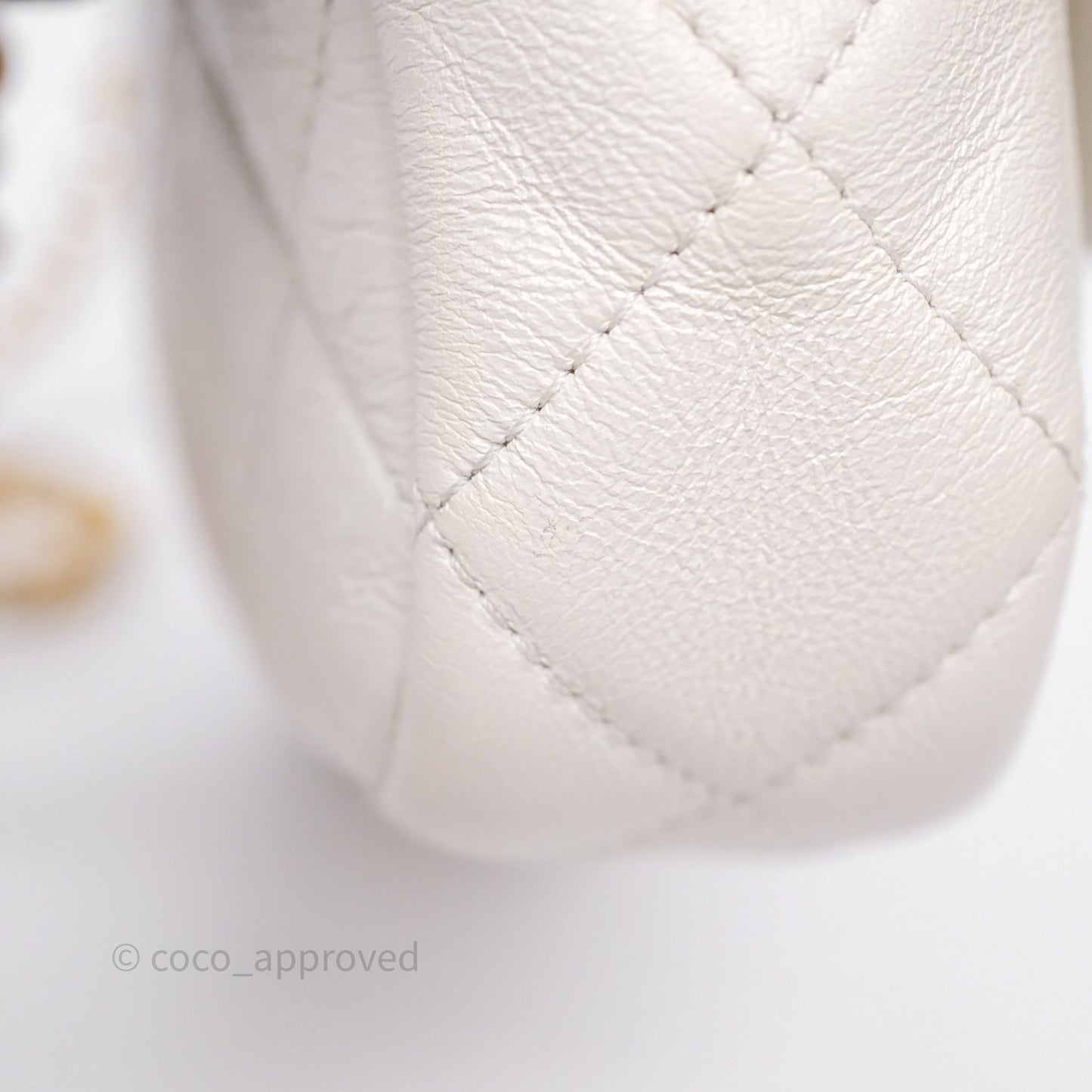 Chanel Quilted Pearl Flap Bag White Shiny Crumpled Calfskin Aged Gold Hardware 22C