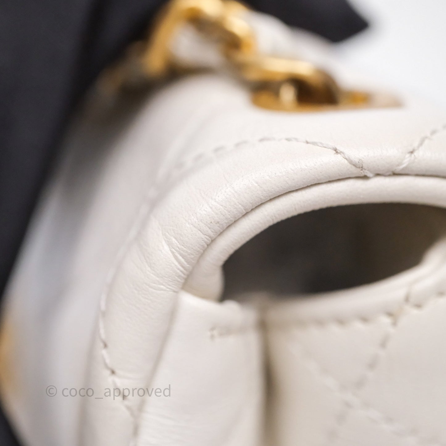 Chanel Quilted Pearl Flap Bag White Shiny Crumpled Calfskin Aged Gold Hardware 22C