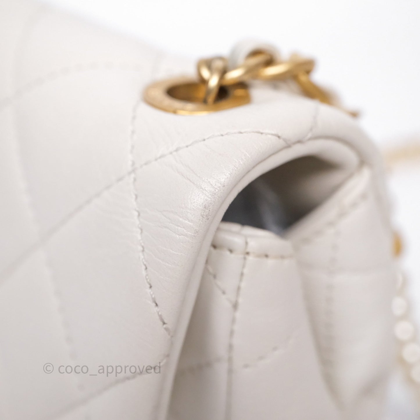 Chanel Quilted Pearl Flap Bag White Shiny Crumpled Calfskin Aged Gold Hardware 22C