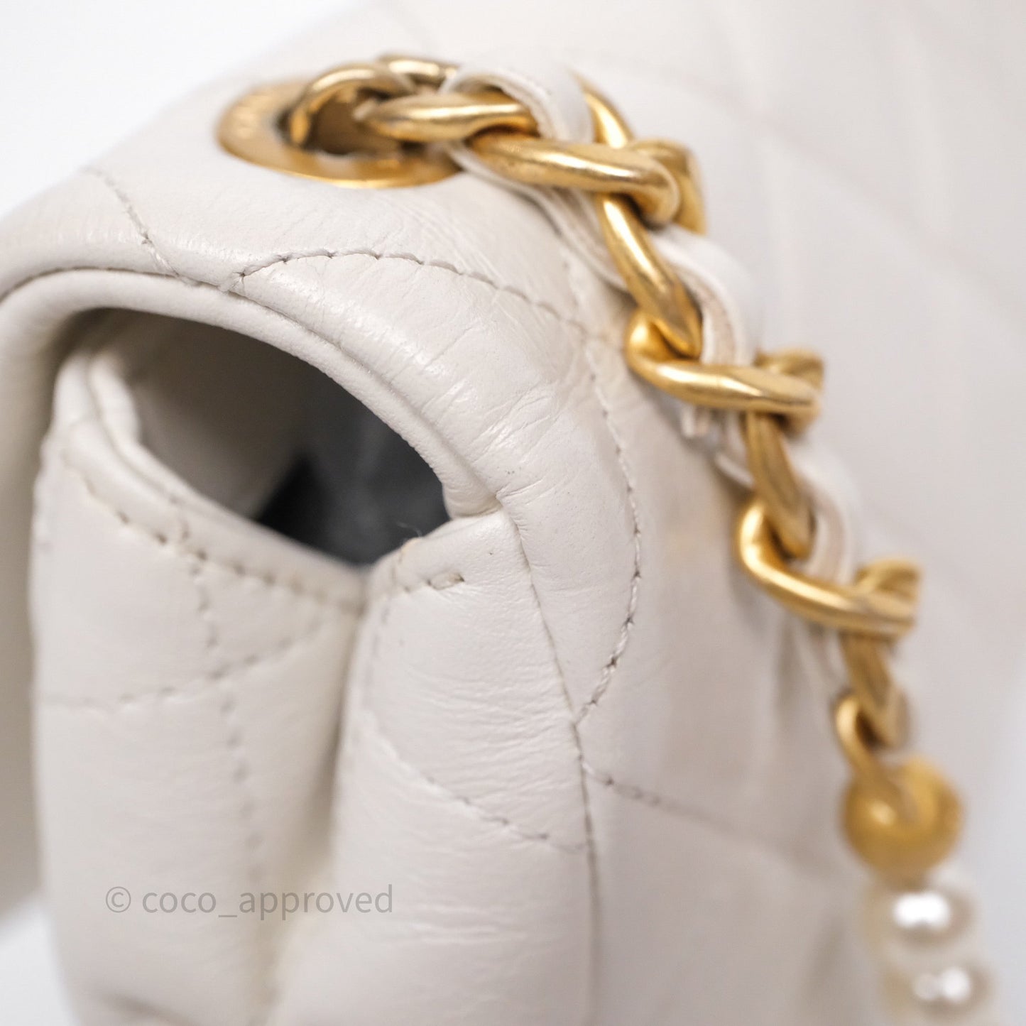 Chanel Quilted Pearl Flap Bag White Shiny Crumpled Calfskin Aged Gold Hardware 22C
