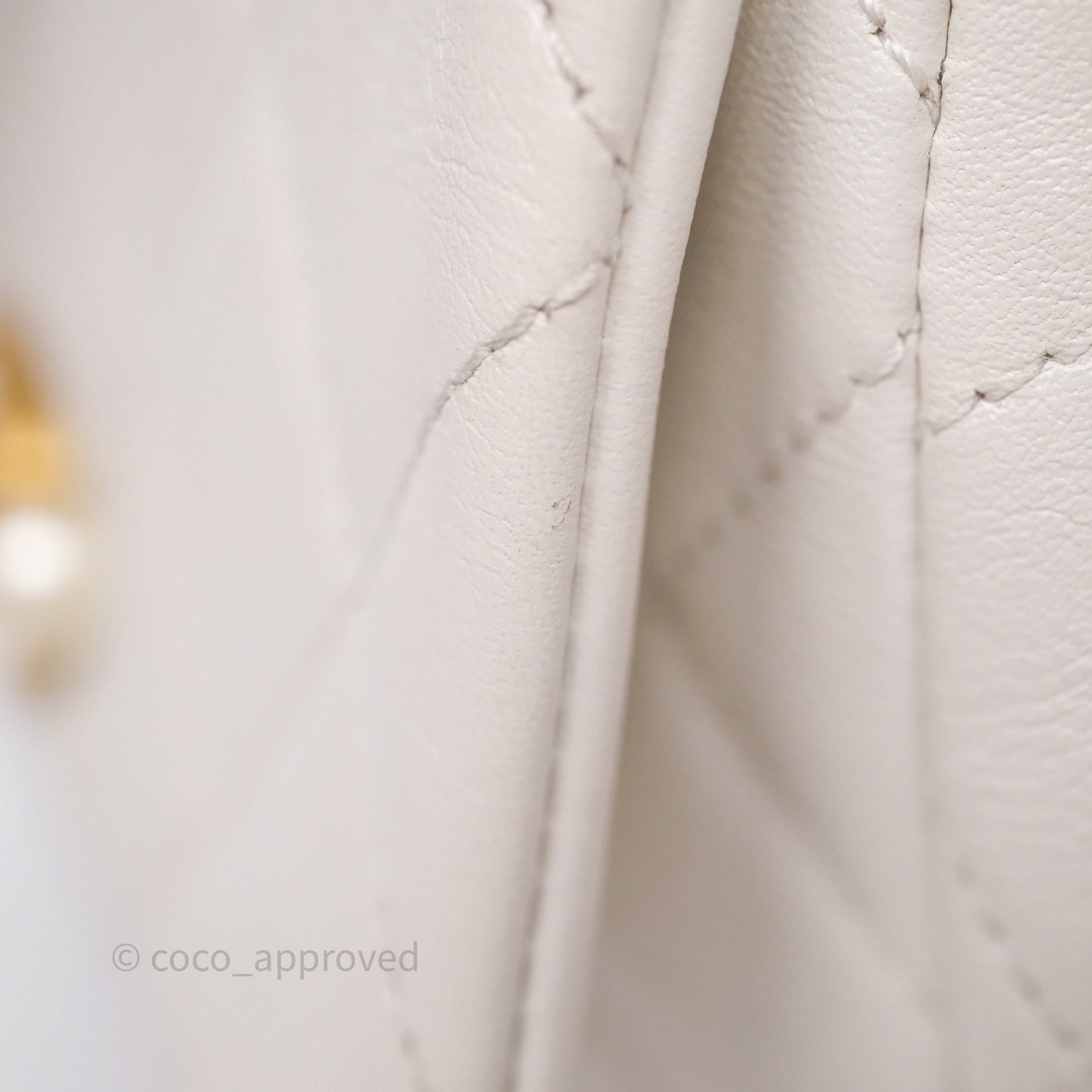 Chanel Quilted Pearl Flap Bag White Shiny Crumpled Calfskin Aged Gold Hardware 22C