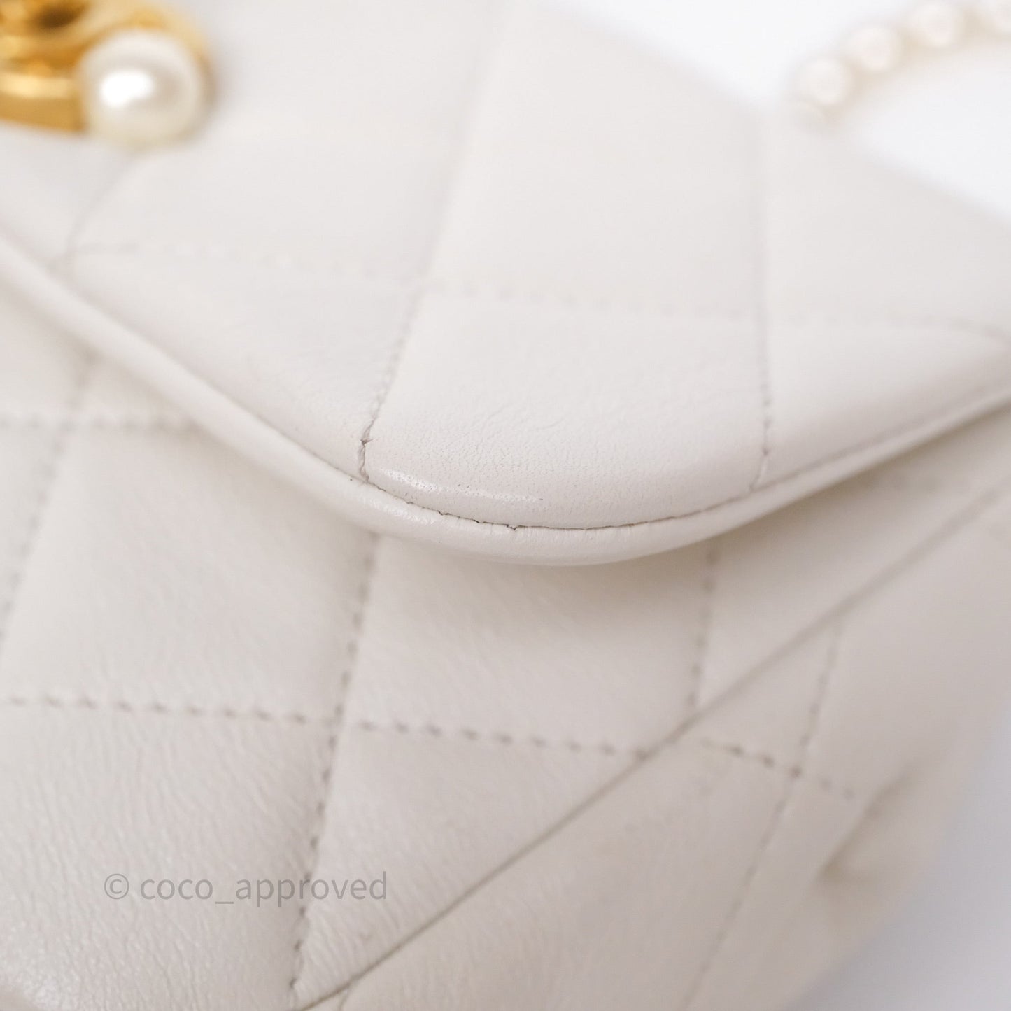 Chanel Quilted Pearl Flap Bag White Shiny Crumpled Calfskin Aged Gold Hardware 22C