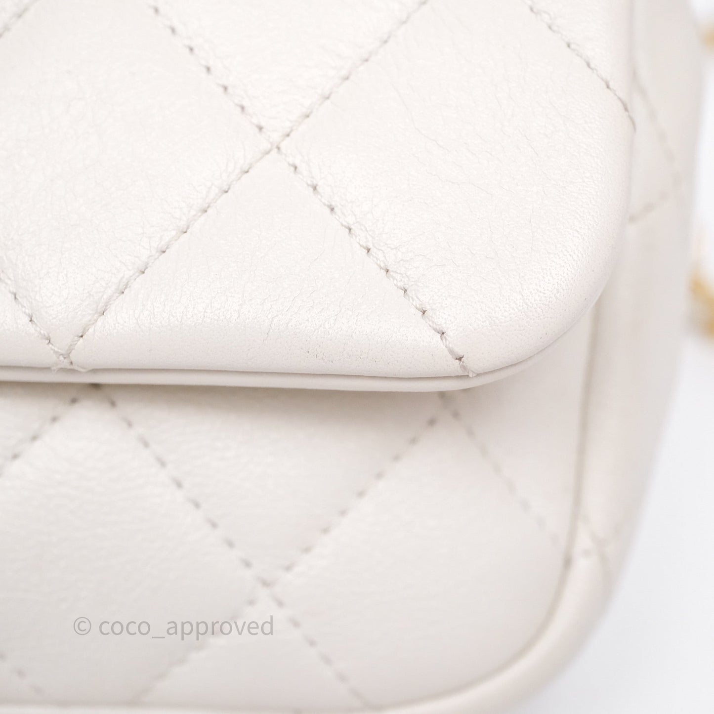 Chanel Quilted Pearl Flap Bag White Shiny Crumpled Calfskin Aged Gold Hardware 22C