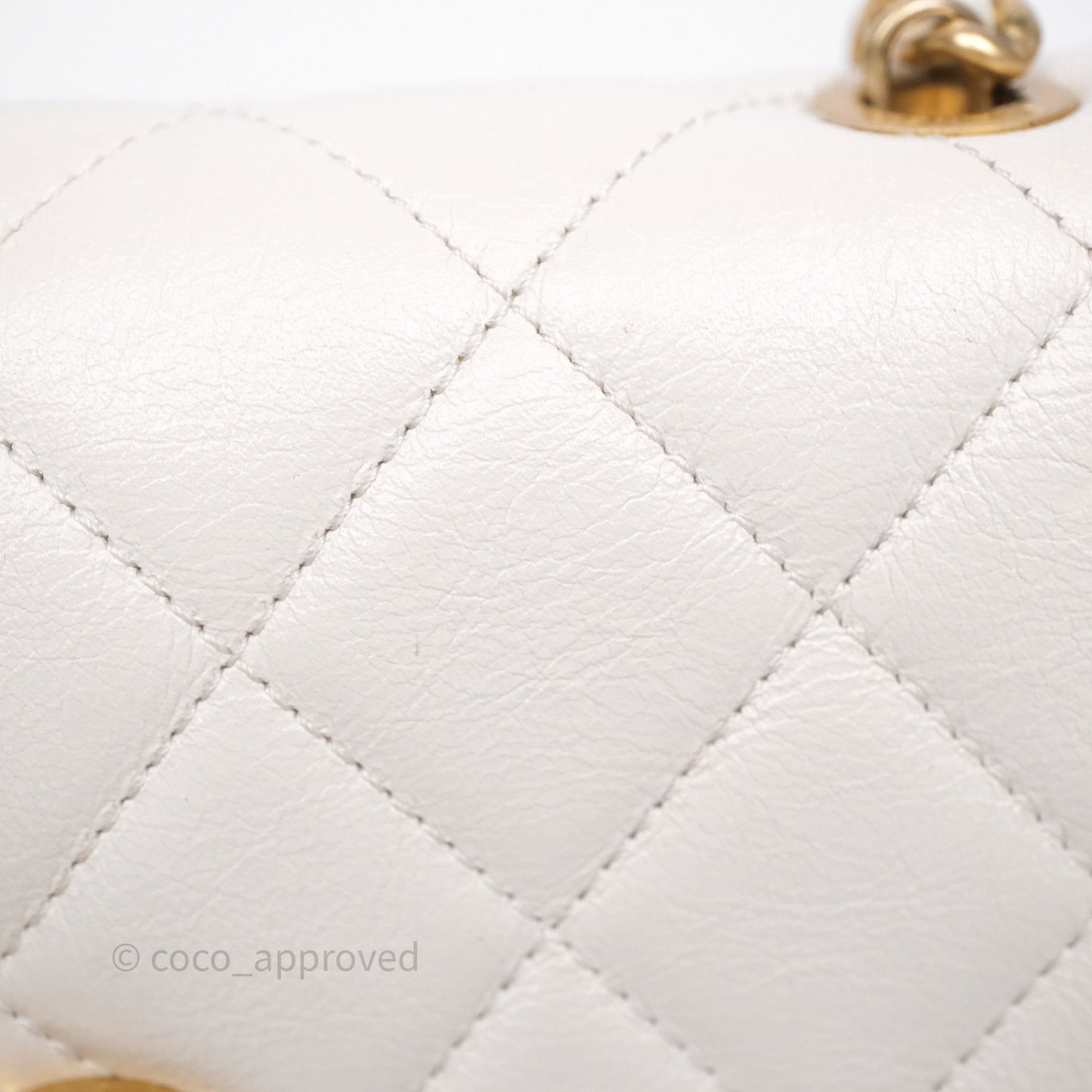 Chanel Quilted Pearl Flap Bag White Shiny Crumpled Calfskin Aged Gold Hardware 22C