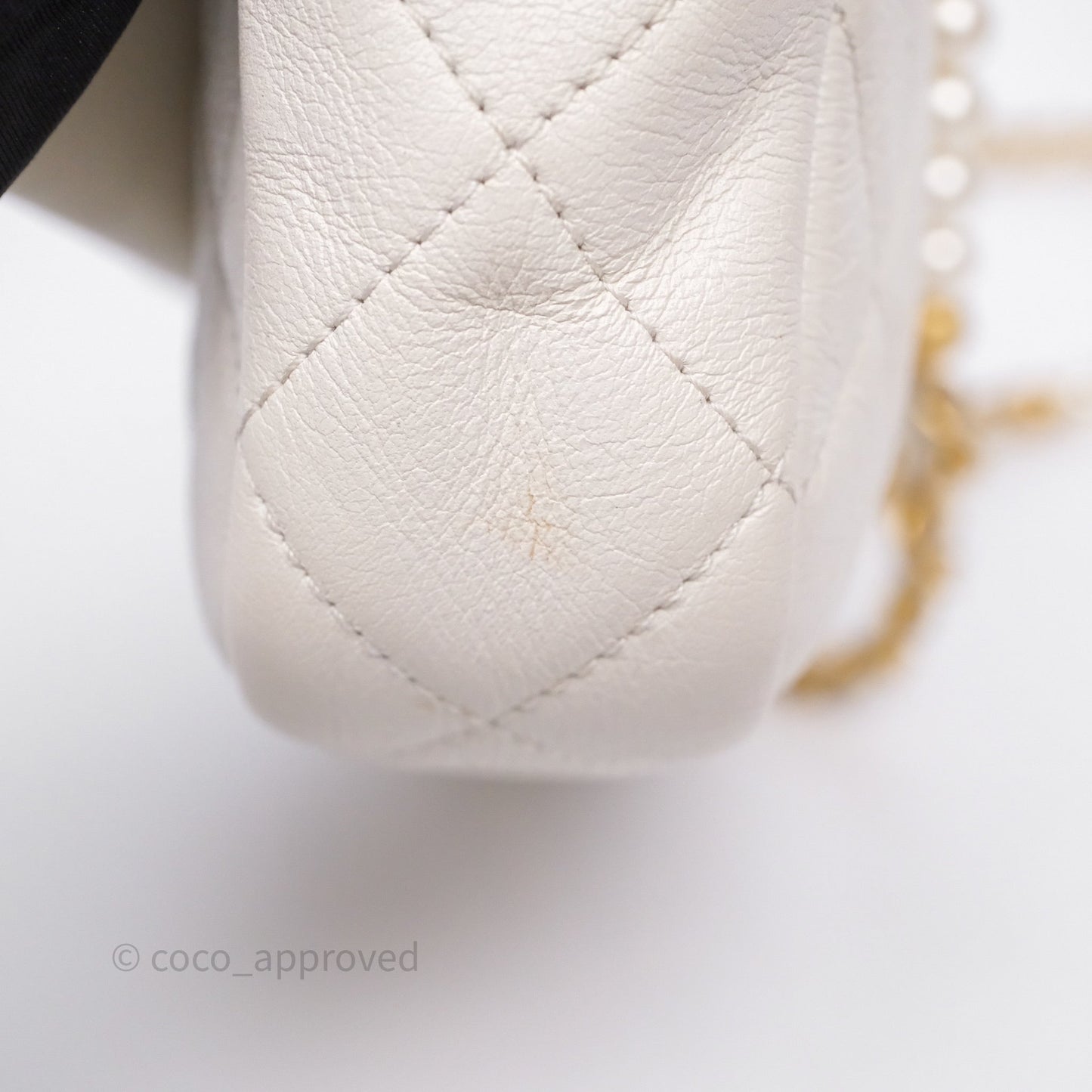 Chanel Quilted Pearl Flap Bag White Shiny Crumpled Calfskin Aged Gold Hardware 22C