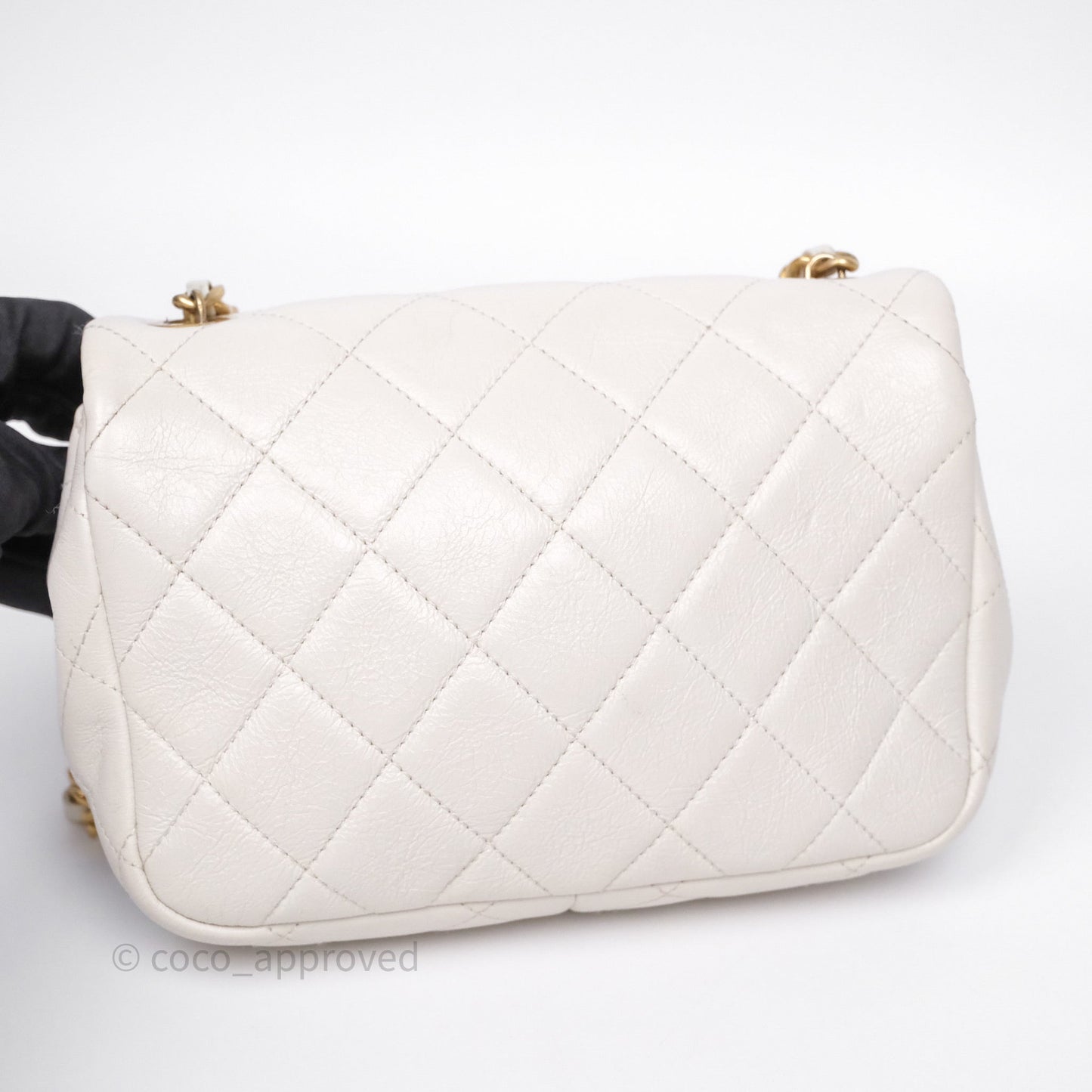 Chanel Quilted Pearl Flap Bag White Shiny Crumpled Calfskin Aged Gold Hardware 22C