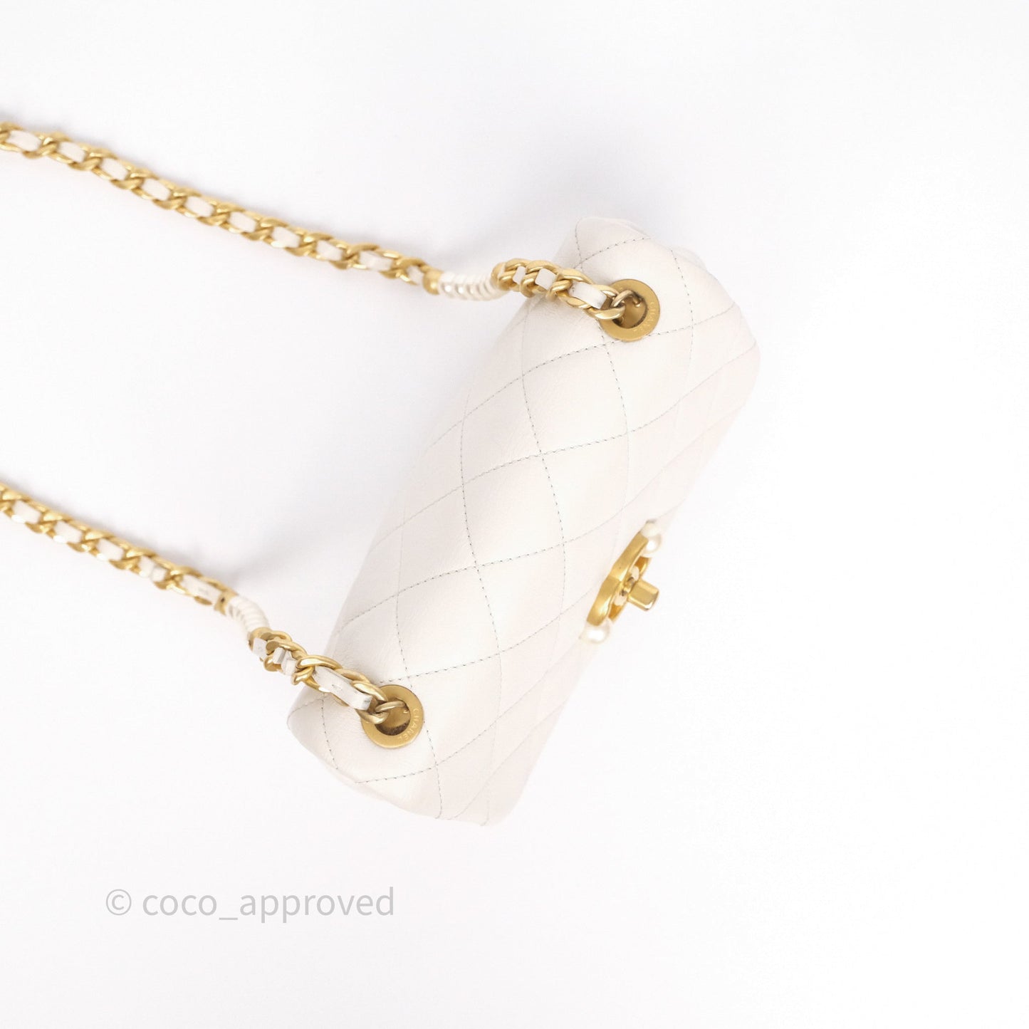 Chanel Quilted Pearl Flap Bag White Shiny Crumpled Calfskin Aged Gold Hardware 22C